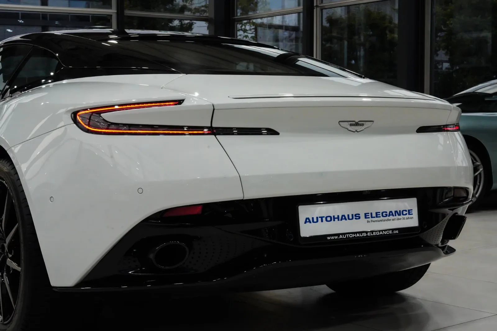 2017 Aston Martin DB11 V12, 8/28