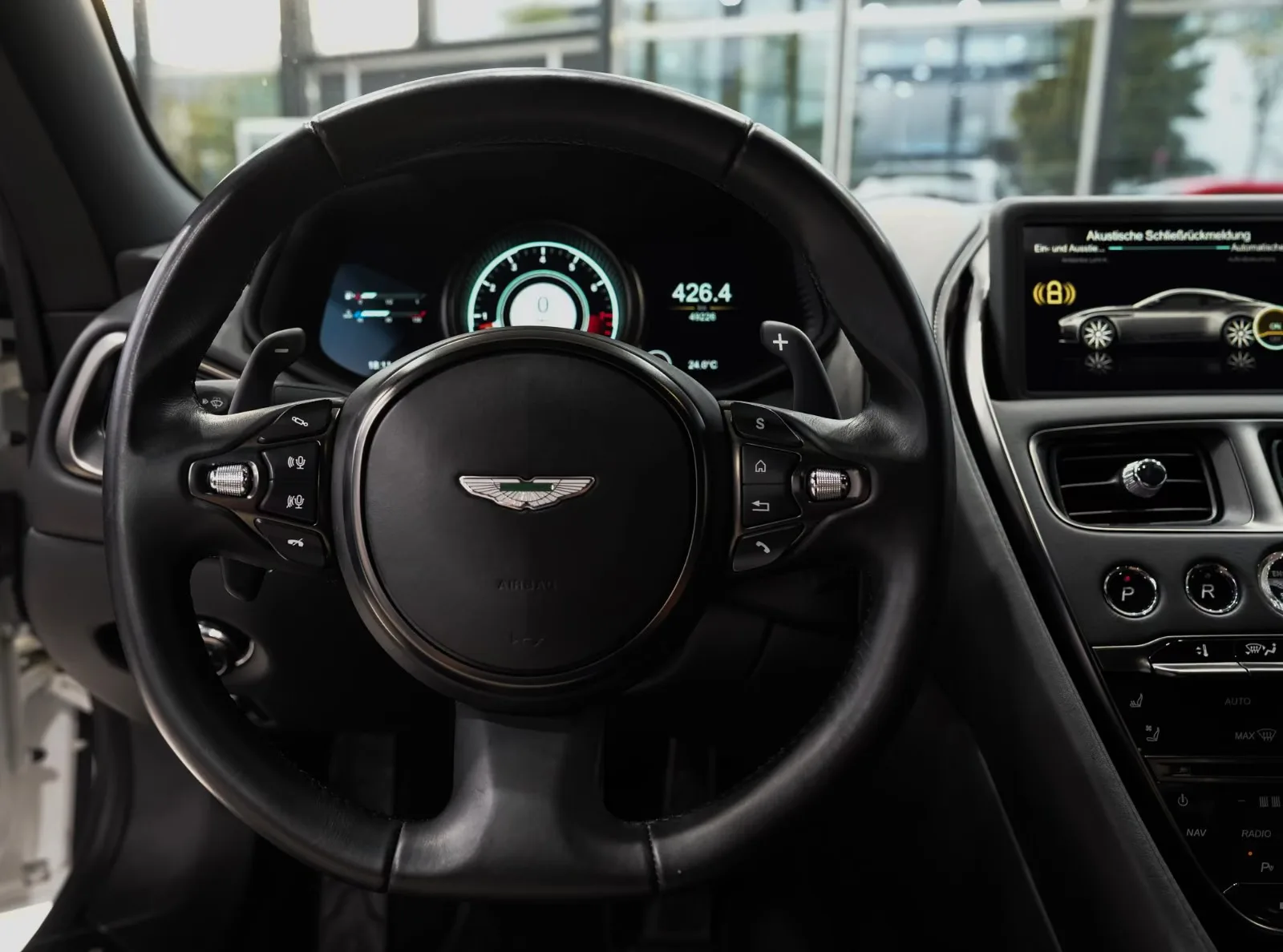 2017 Aston Martin DB11 V12, 16/28