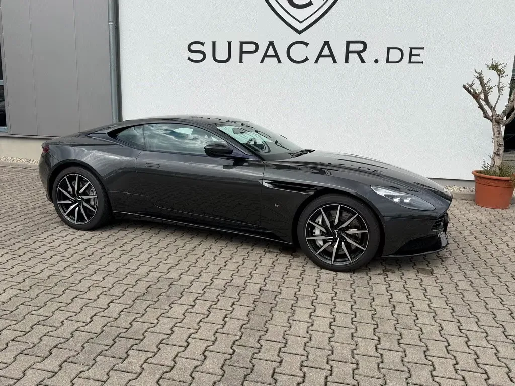 2017 Aston Martin DB11 V12 Launch Edition, 16/30