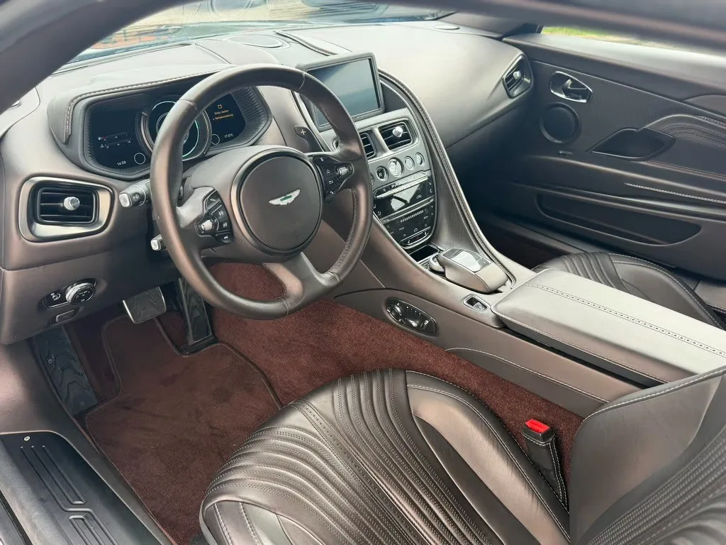 2017 Aston Martin DB11 V12 Launch Edition, 18/30