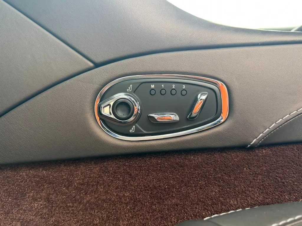 2017 Aston Martin DB11 V12 Launch Edition, 22/30