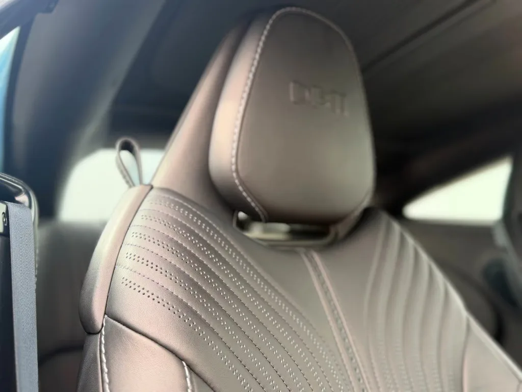 2017 Aston Martin DB11 V12 Launch Edition, 26/30