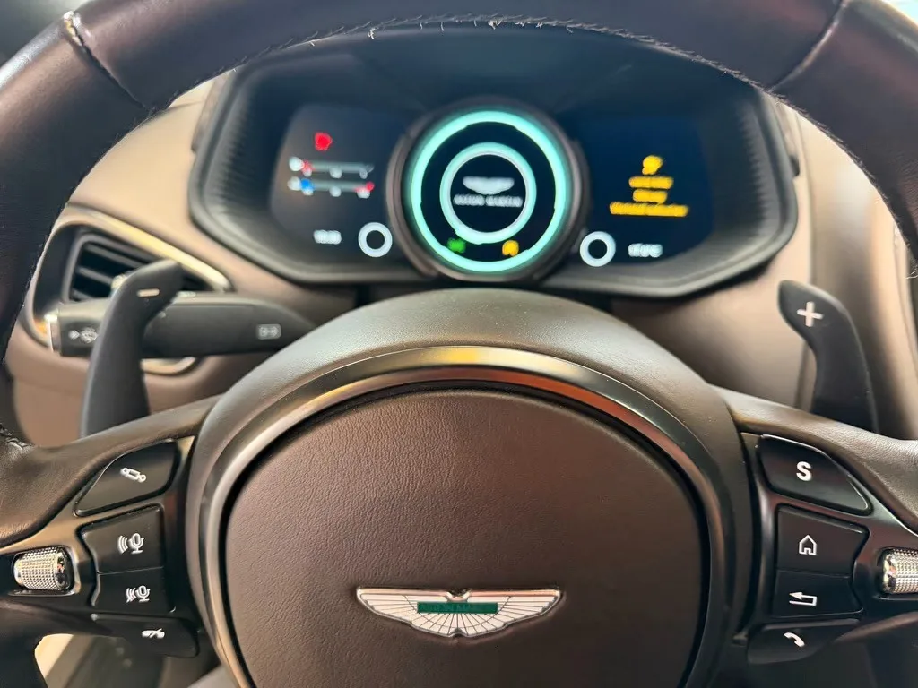 2017 Aston Martin DB11 V12 Launch Edition, 29/30