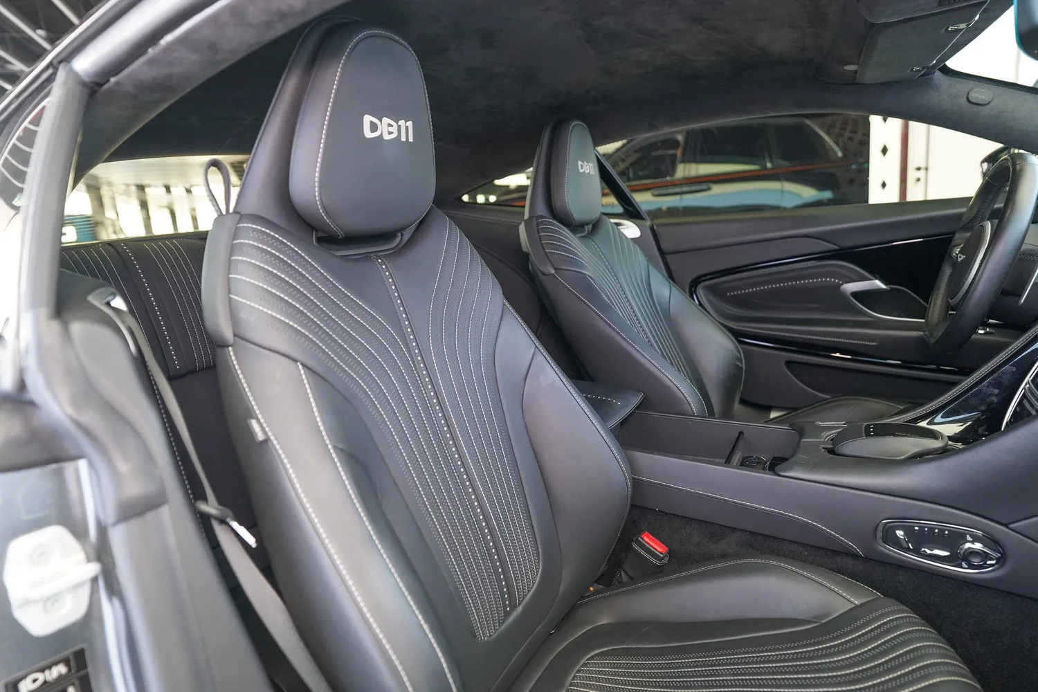 2017 Aston Martin DB11 V12, 17/18