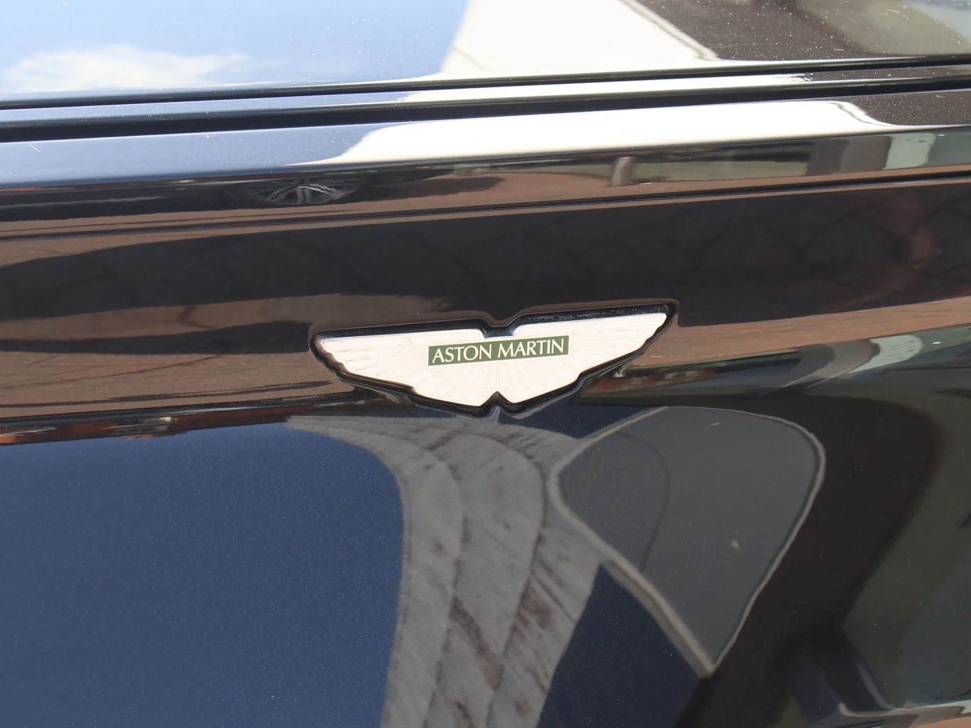 2017 Aston Martin DB11 V12 offered by a franchised dealer group in Pangbourne, United Kingdom, photo 17 of 25