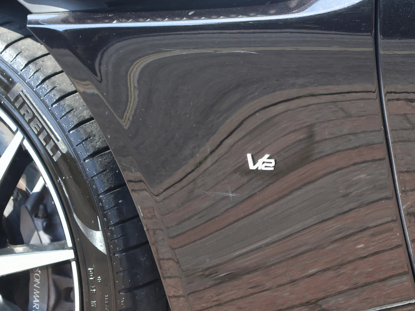 2017 Aston Martin DB11 V12 offered by a franchised dealer group in Pangbourne, United Kingdom, photo 20 of 25