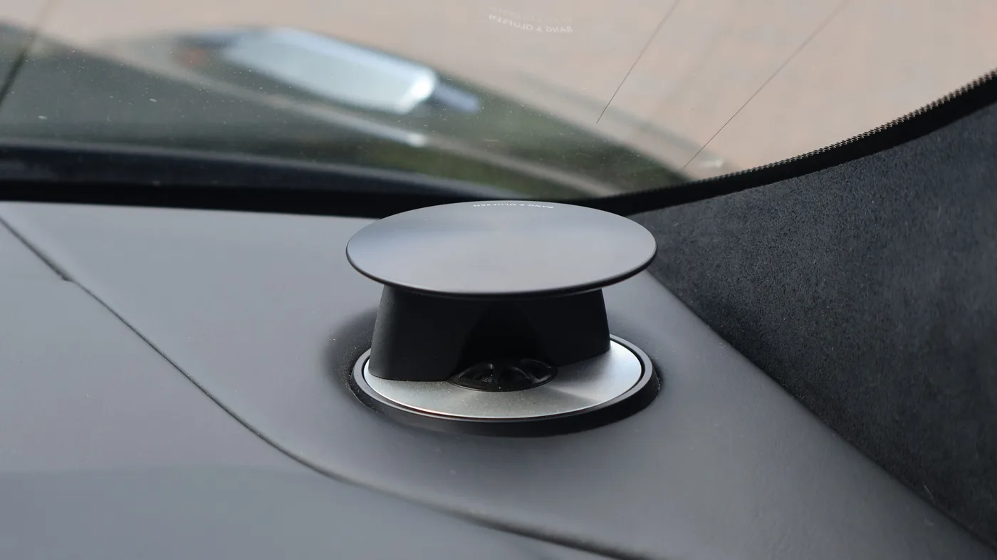 2017 Aston Martin DB11 V12 offered by a franchised dealer group in Pangbourne, United Kingdom, photo 24 of 25