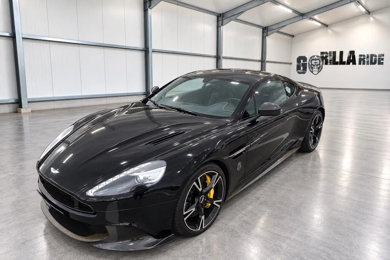 2017 Aston Martin Vanquish S angeboten von einem Fachhändler in Bielefeld, Deutschland, Hauptfoto