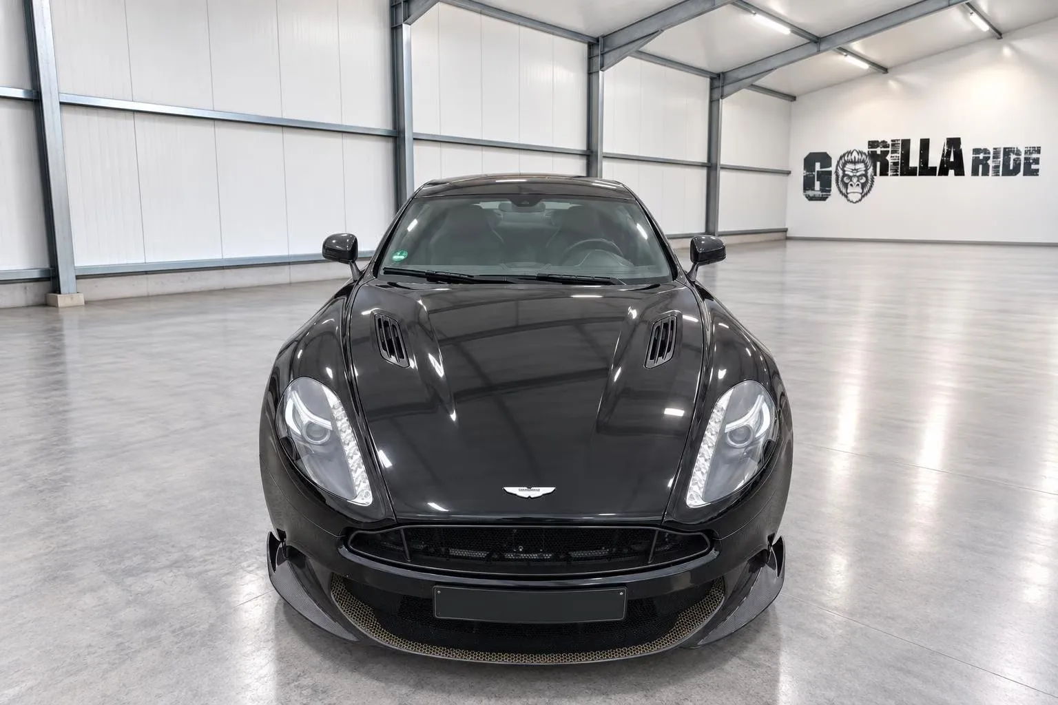 2017 Aston Martin Vanquish S, 3/30