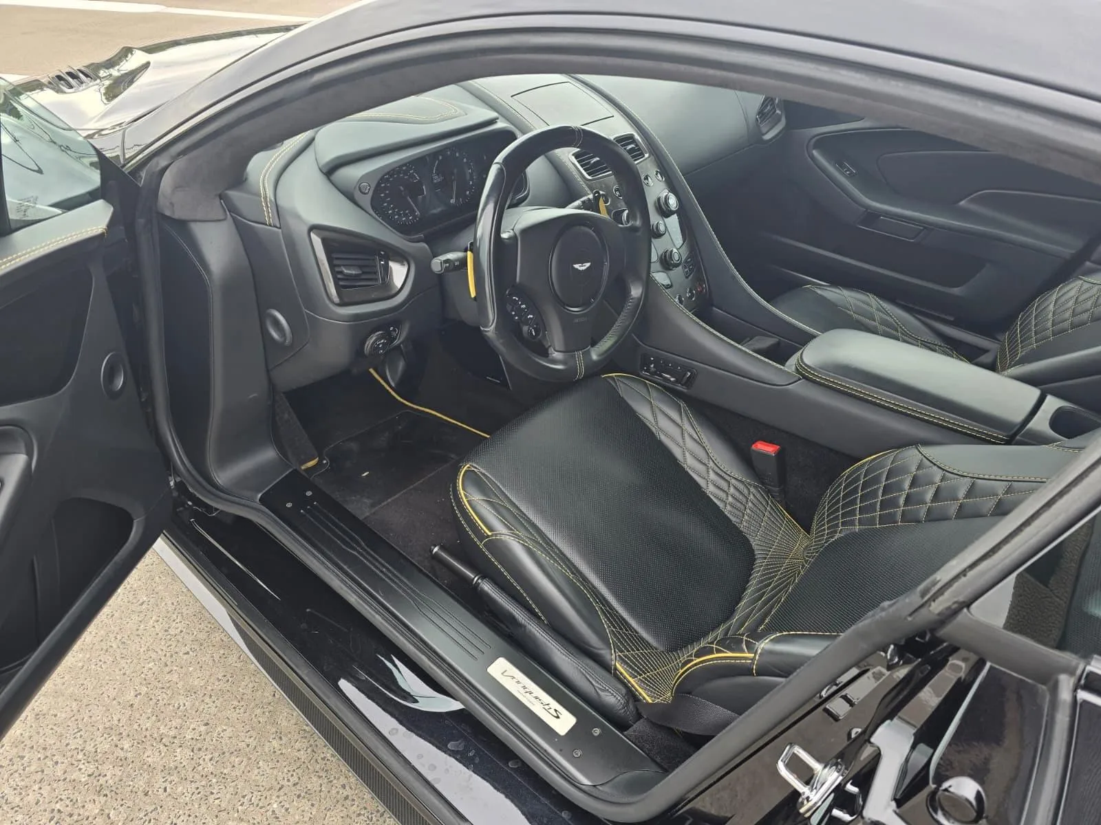 2017 Aston Martin Vanquish S, 13/30