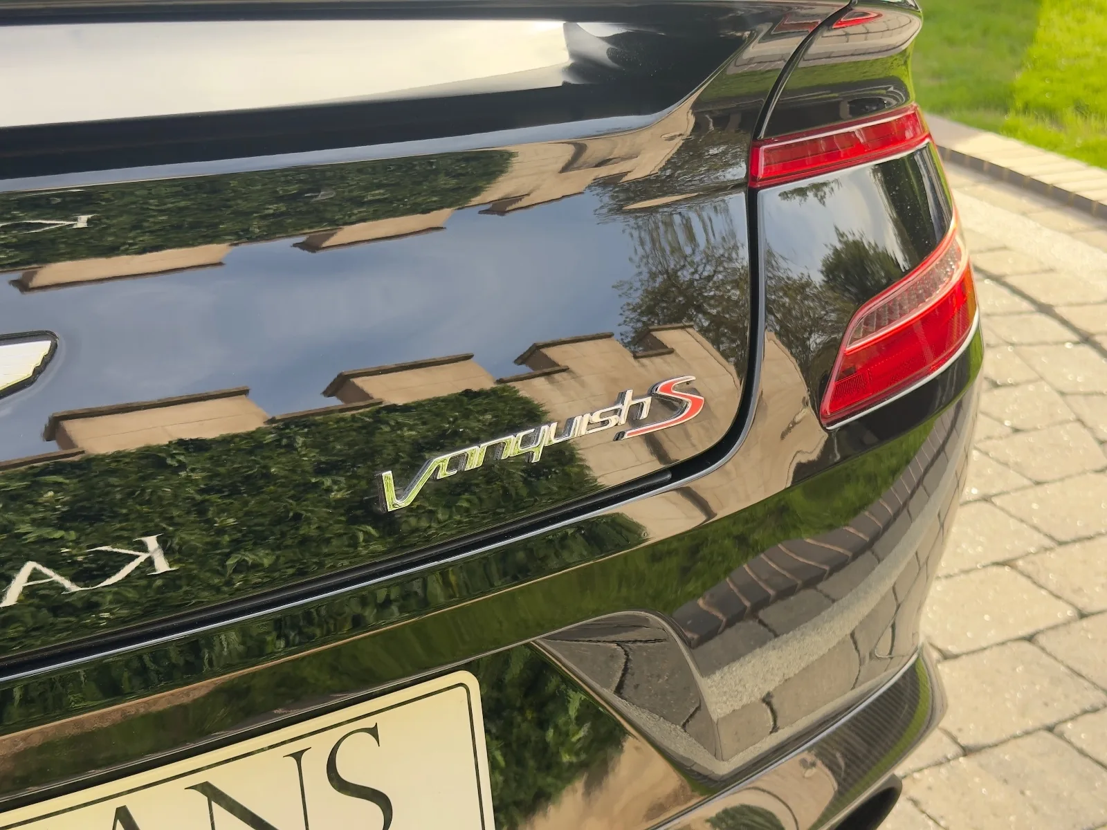 2017 Aston Martin Vanquish S, 16/30