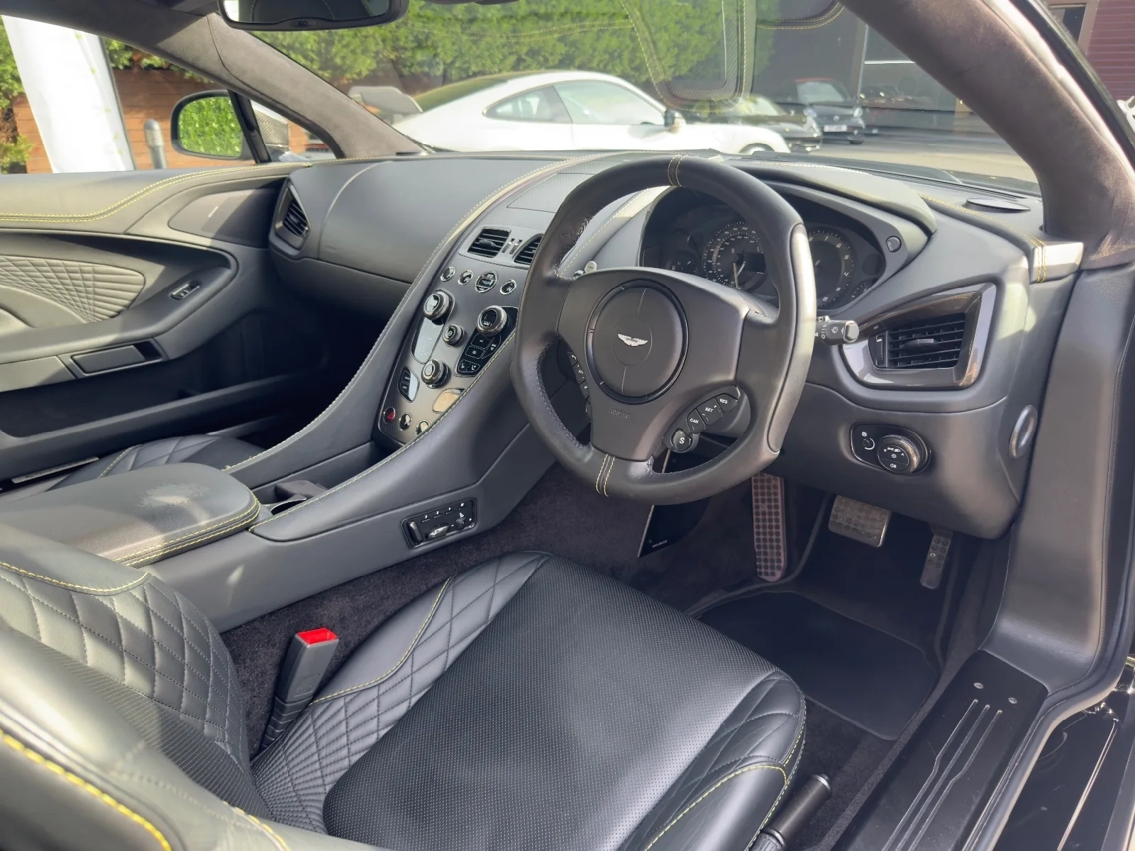2017 Aston Martin Vanquish S, 26/30