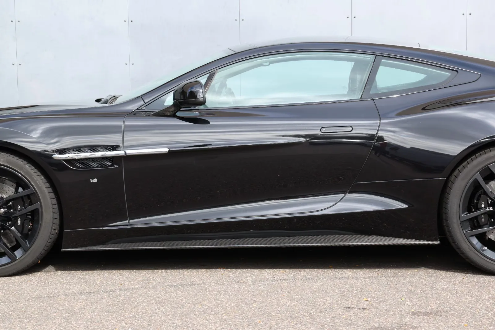 2017 Aston Martin Vanquish S, 12/24