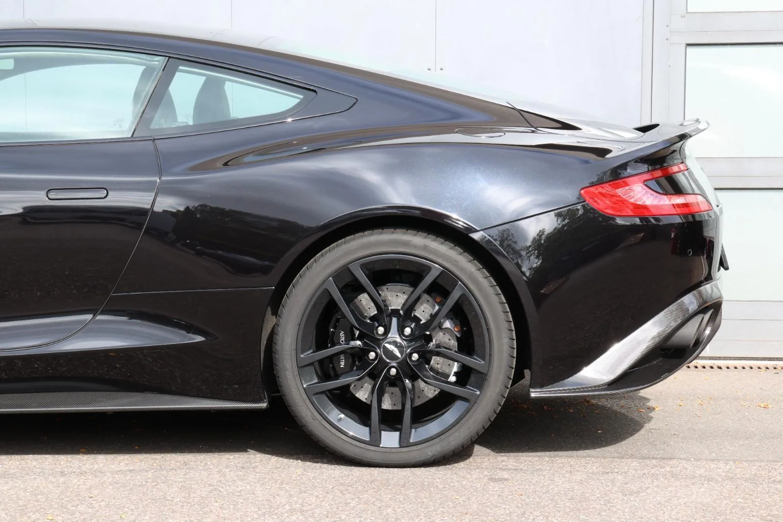2017 Aston Martin Vanquish S, 13/24