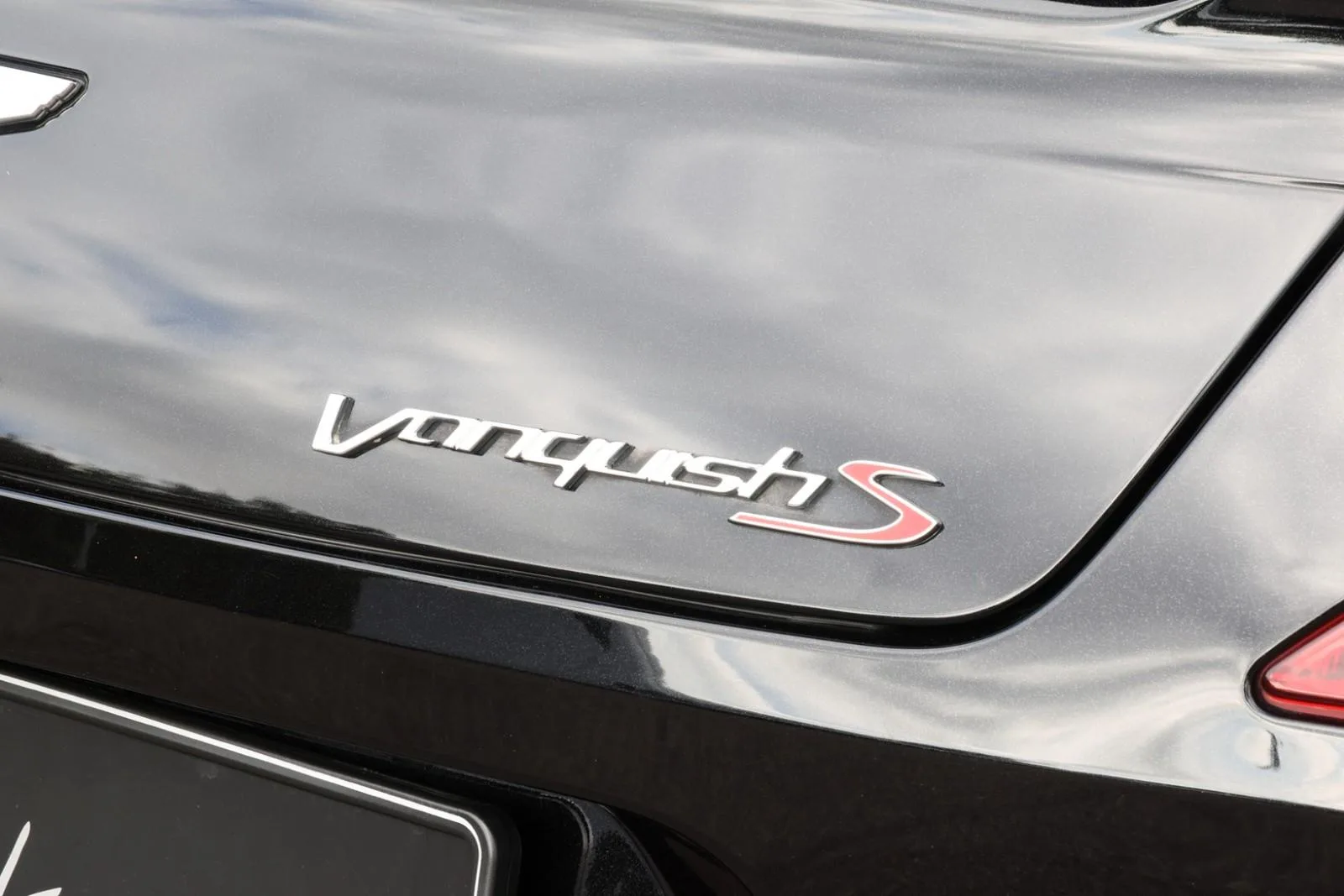2017 Aston Martin Vanquish S, 14/24