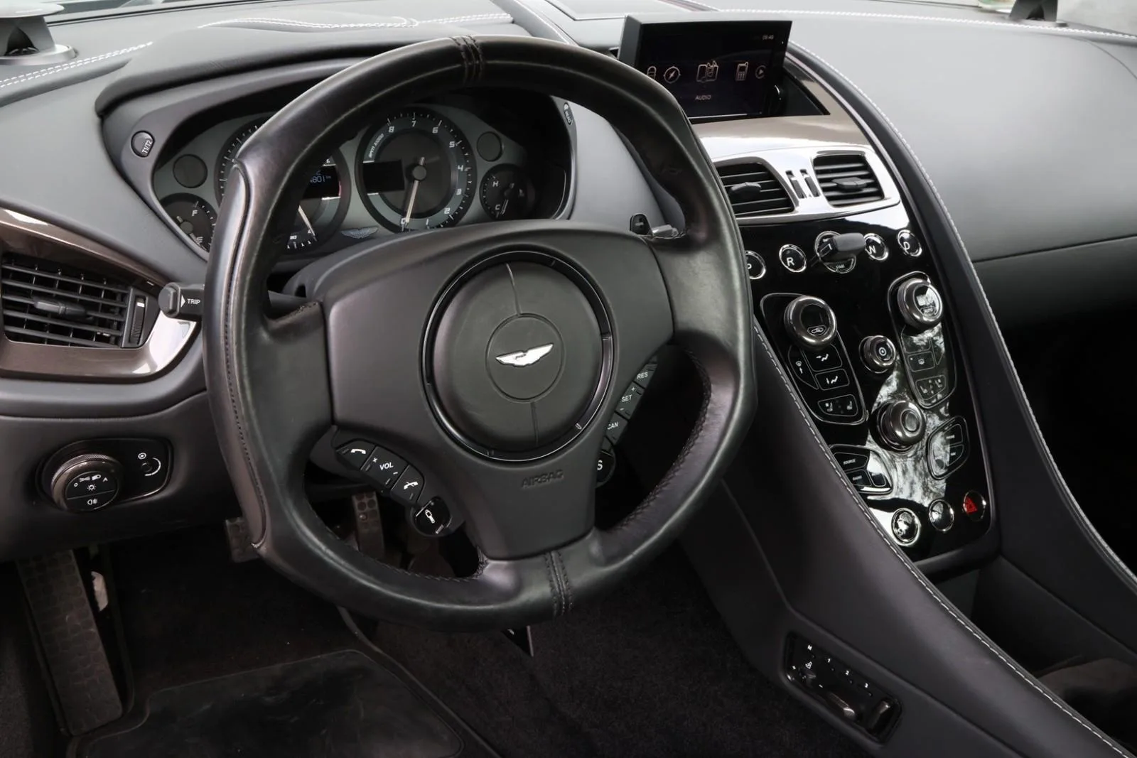 2017 Aston Martin Vanquish S, 17/24