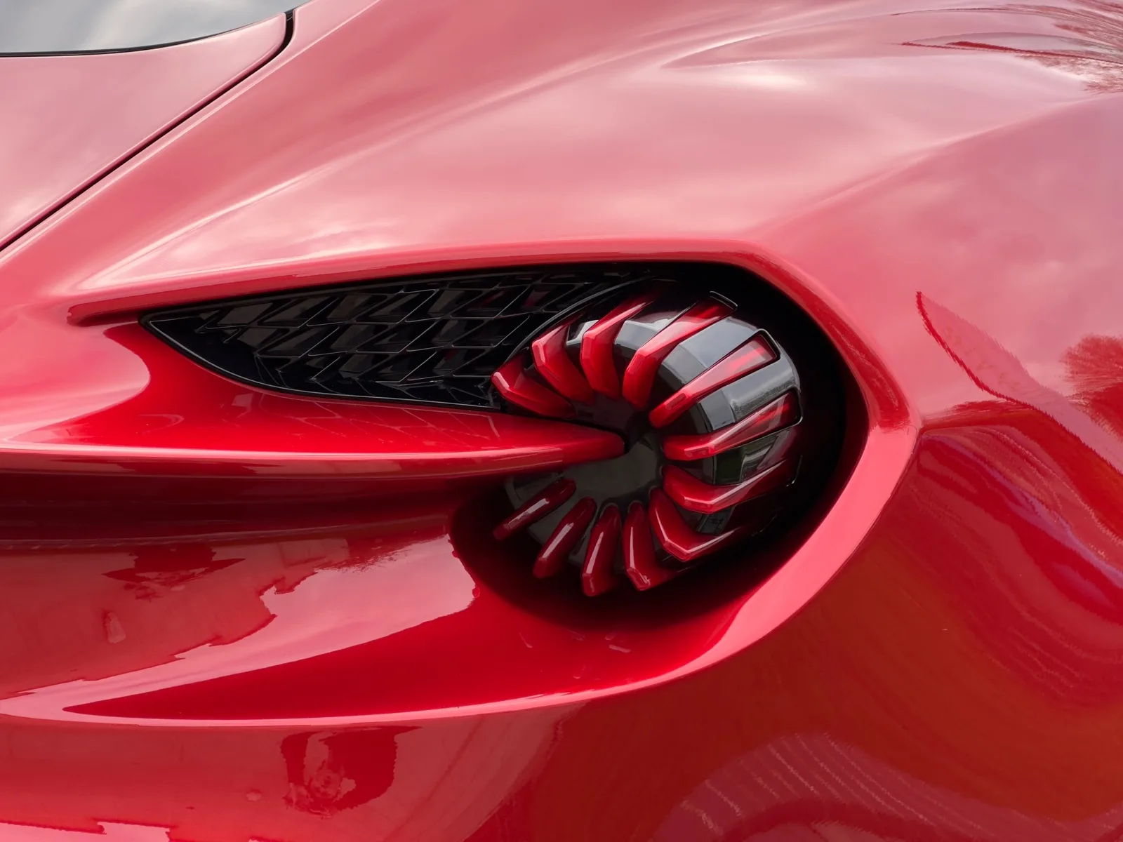 2017 Aston Martin Vanquish Zagato, 26/30