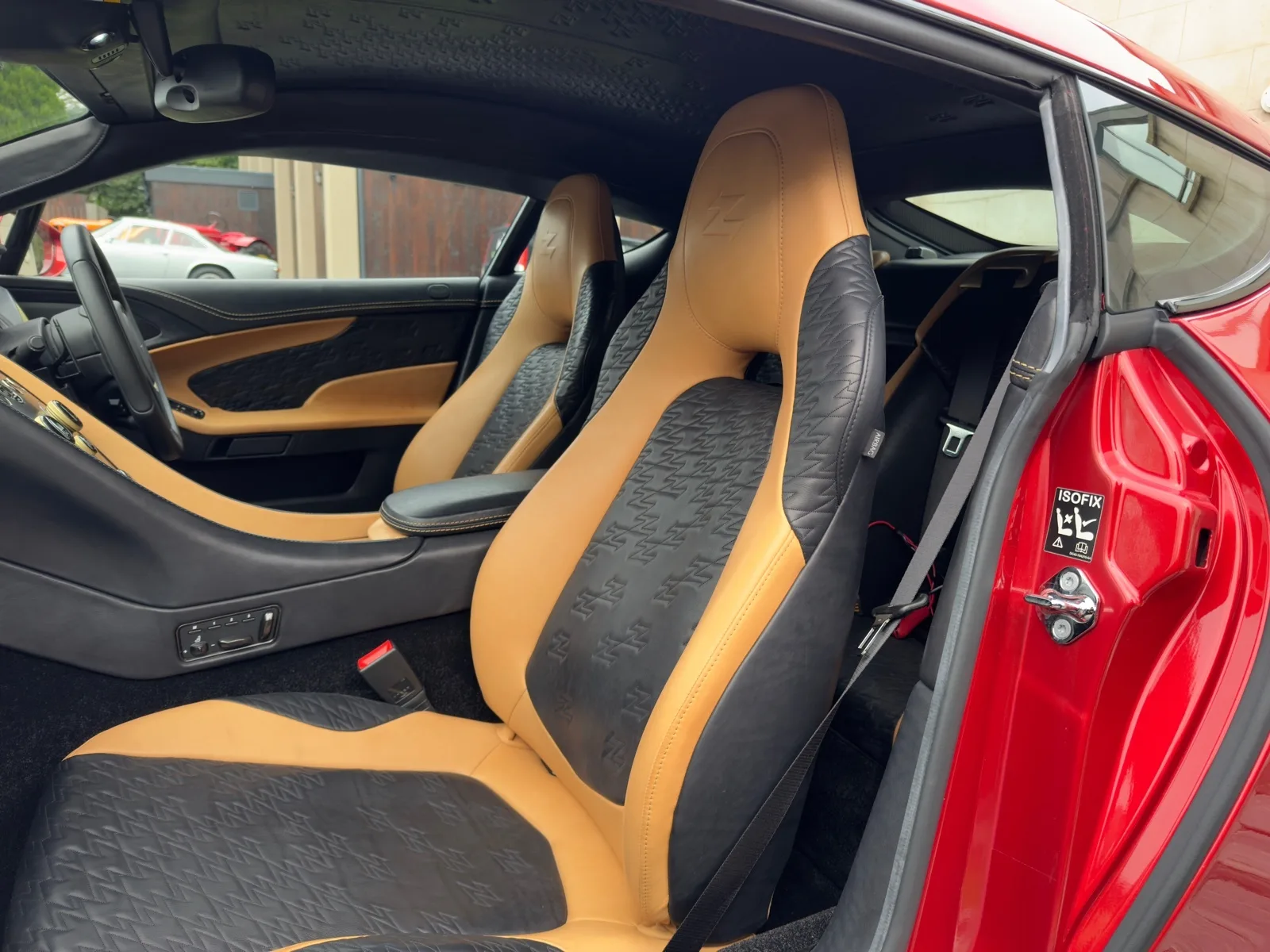 2017 Aston Martin Vanquish Zagato, 29/30