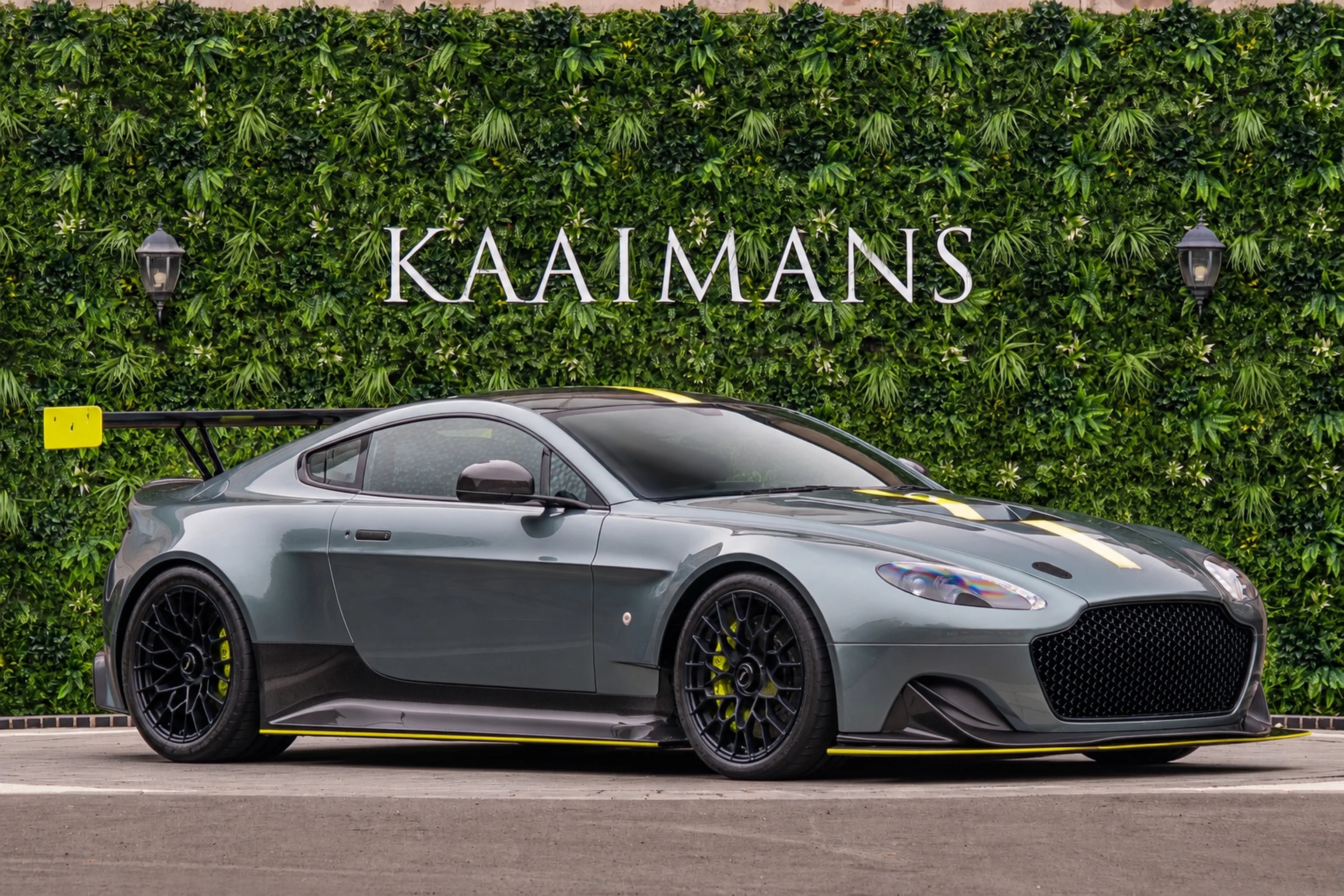 2017 Aston Martin Vantage AMR Pro angeboten von einem Fachhändler in Tollerton, Vereinigtes Königreich, Hauptfoto