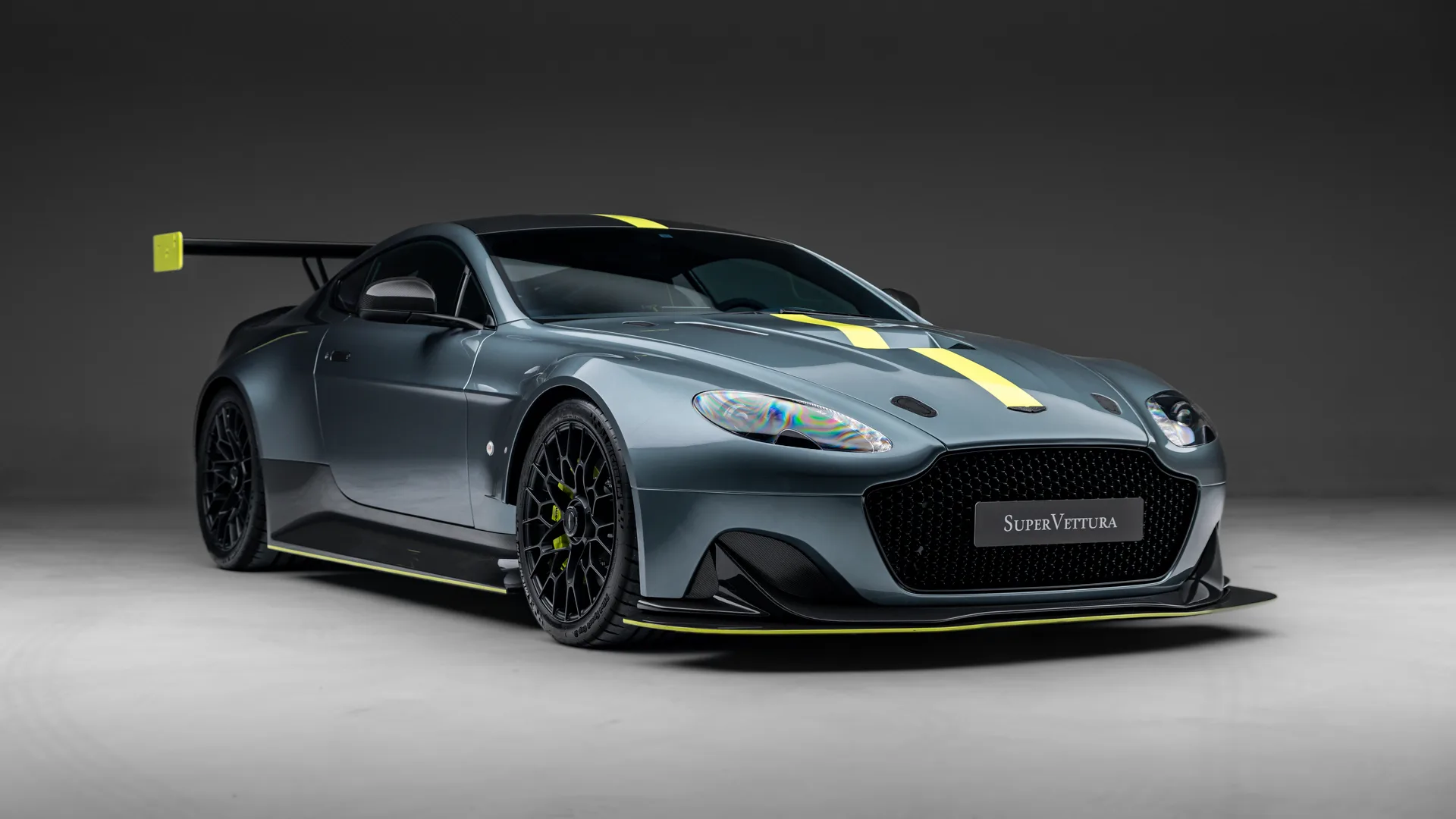 2017 Aston Martin Vantage AMR Pro angeboten von einem Fachhändler in Sunningdale, Vereinigtes Königreich, Hauptfoto