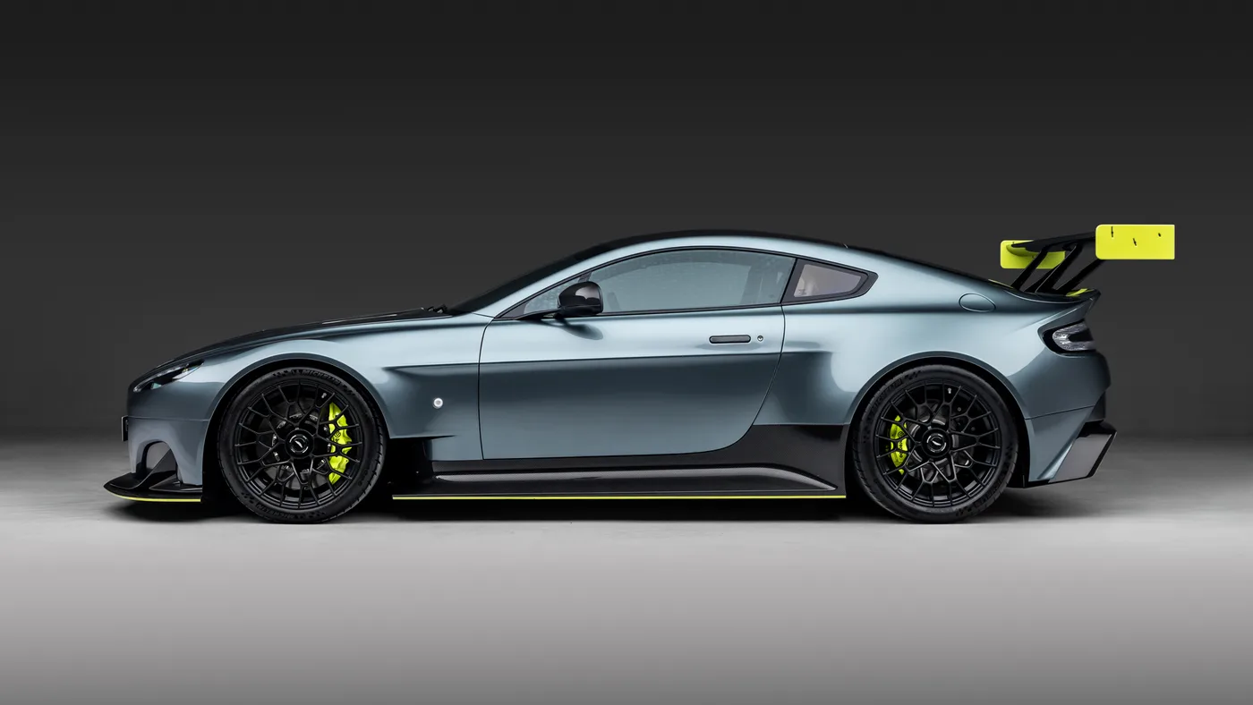2017 Aston Martin Vantage AMR Pro angeboten von einem Fachhändler in Sunningdale, Vereinigtes Königreich, Foto 10 von 10