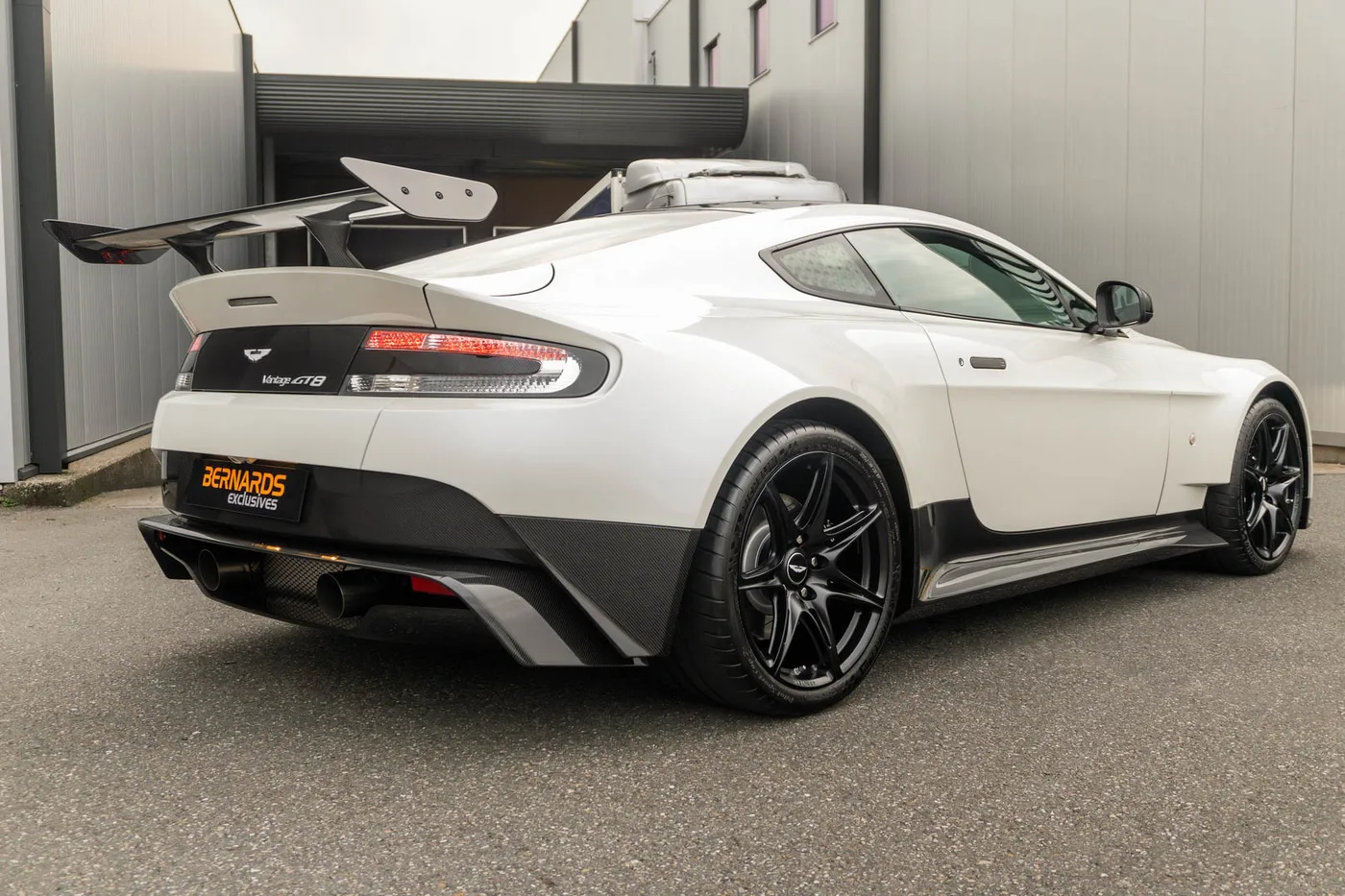 2017 Aston Martin Vantage GT8 angeboten von einem Supersportwagenhändler in Woerden, Niederlande, Foto 2 von 25