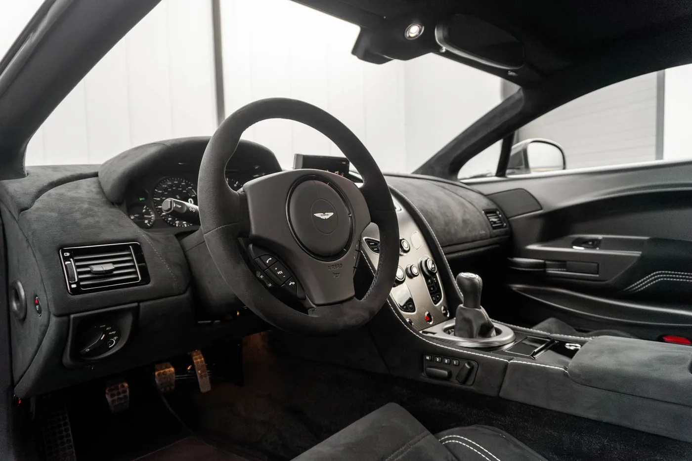2017 Aston Martin Vantage GT8 angeboten von einem Supersportwagenhändler in Woerden, Niederlande, Foto 3 von 25