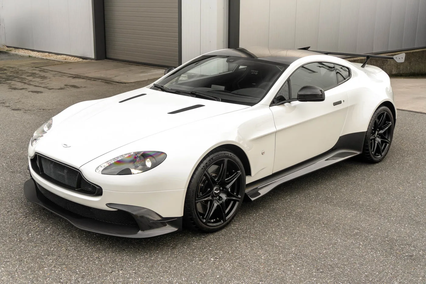 2017 Aston Martin Vantage GT8 angeboten von einem Supersportwagenhändler in Woerden, Niederlande, Foto 17 von 25