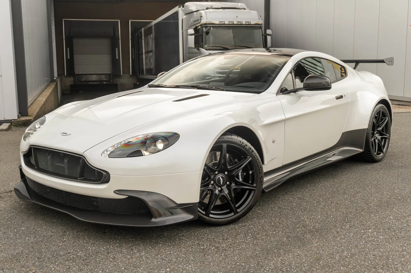 2017 Aston Martin Vantage GT8 angeboten von einem Supersportwagenhändler in Woerden, Niederlande, Foto 18 von 25