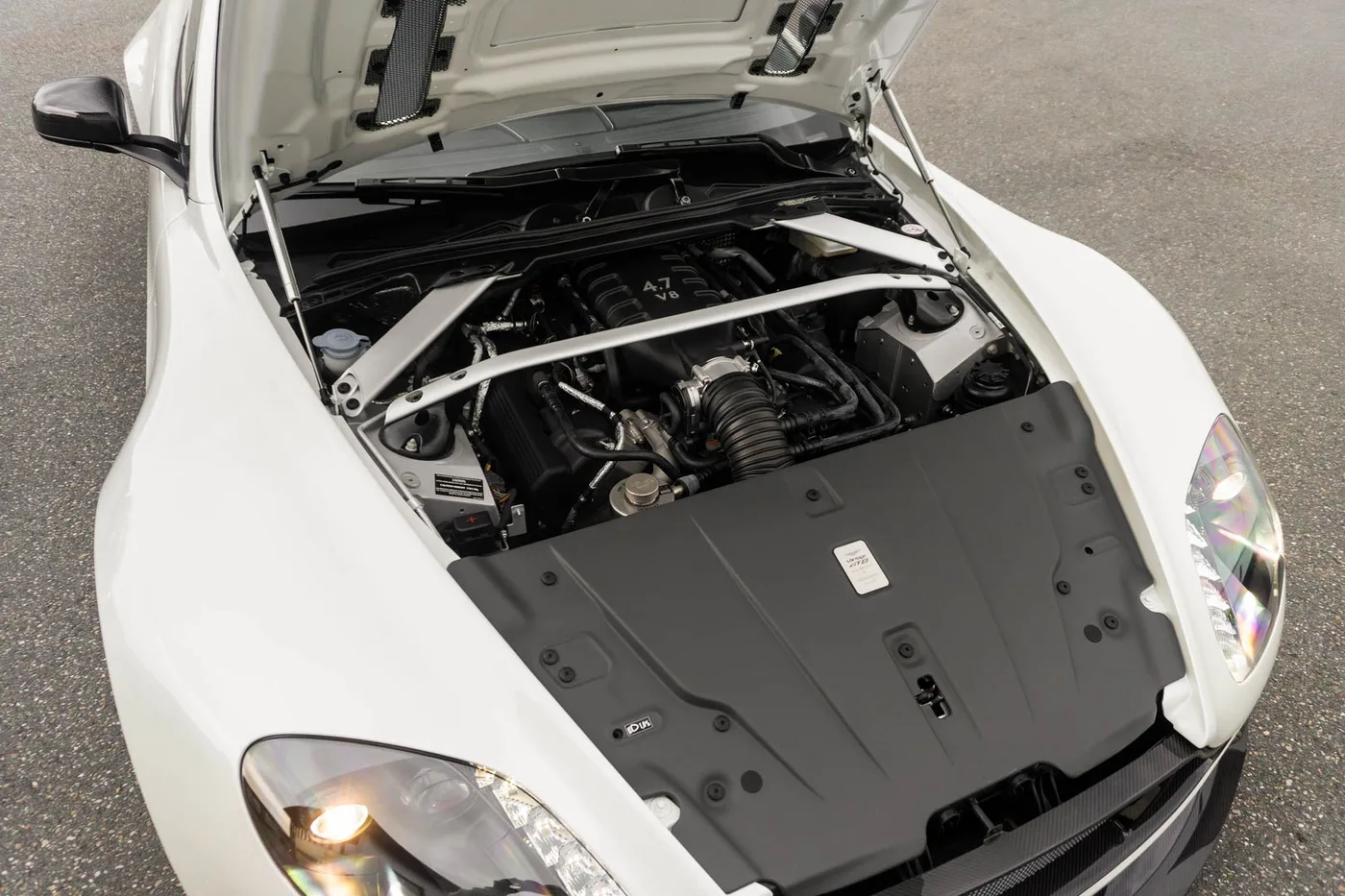 2017 Aston Martin Vantage GT8 angeboten von einem Supersportwagenhändler in Woerden, Niederlande, Foto 24 von 25