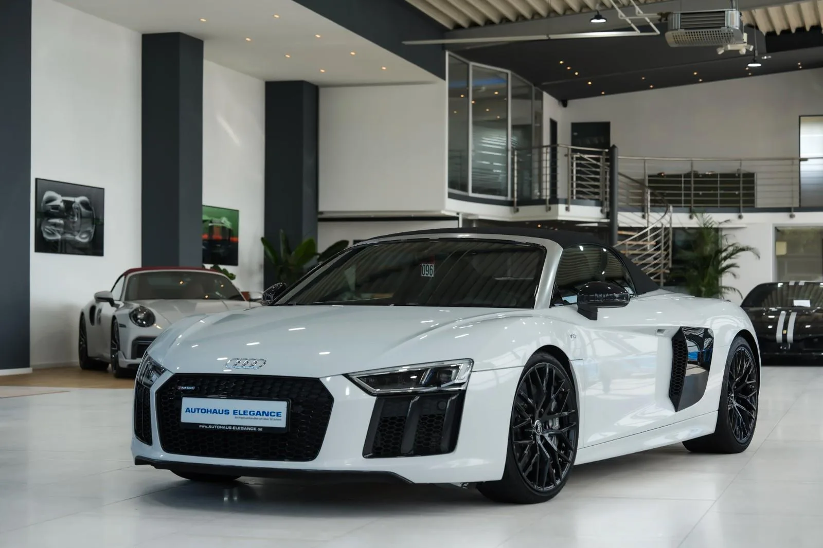 2017 Audi R8 Spyder angeboten von einem Fachhändler in Köln, Deutschland, Hauptfoto