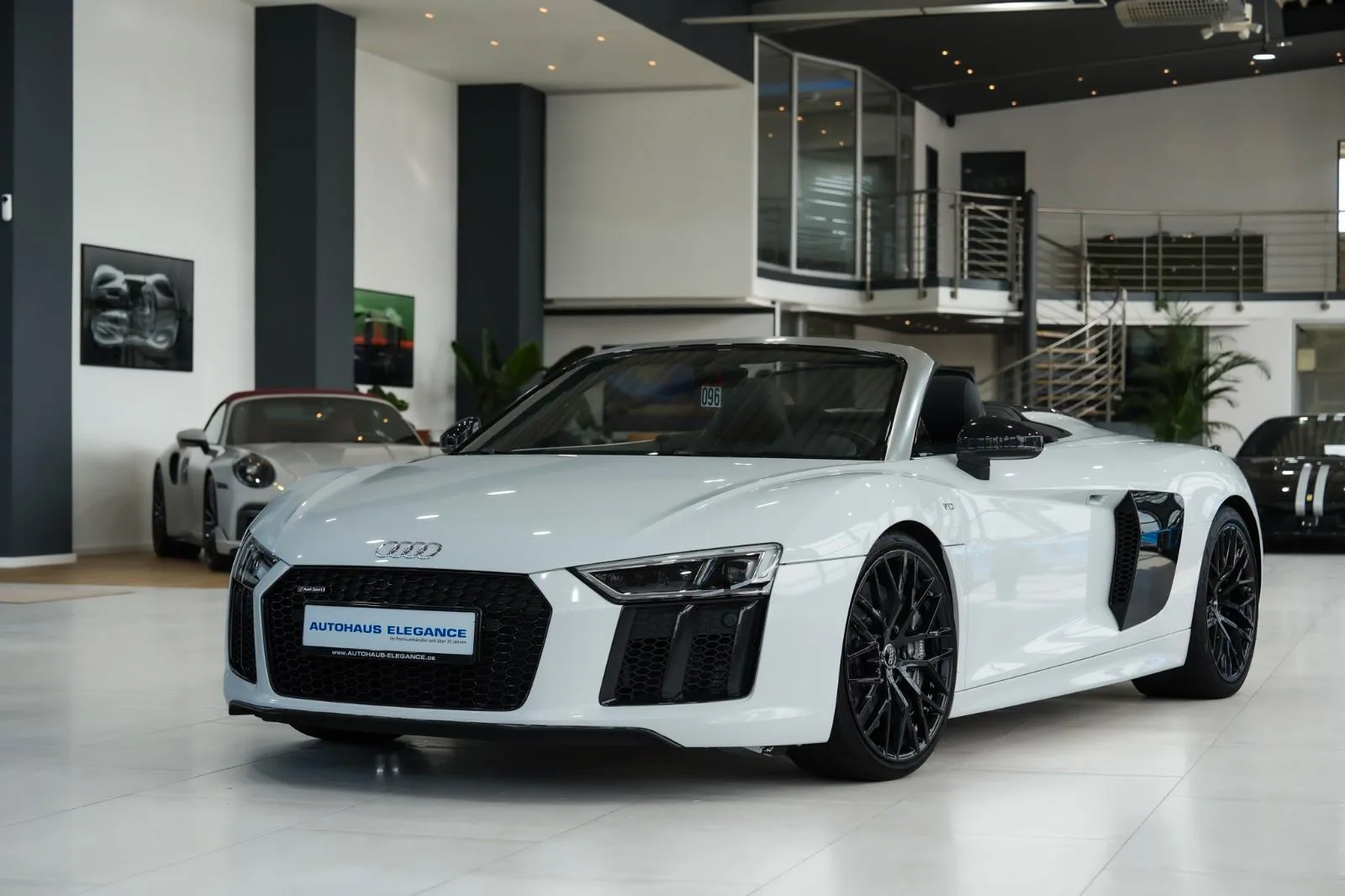 2017 Audi R8 Spyder, 2/30