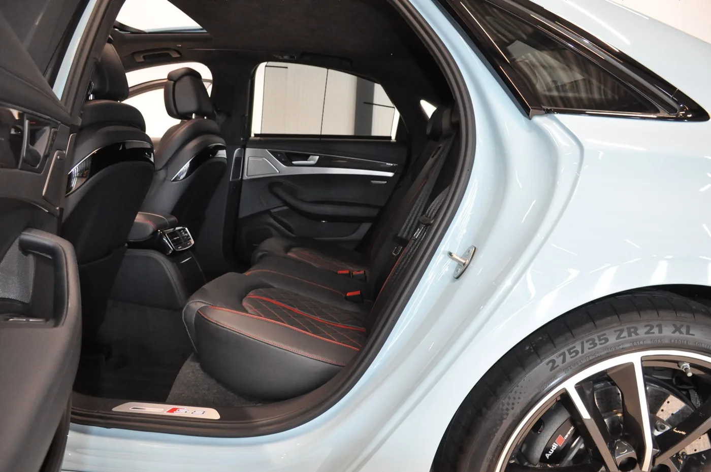 2017 Audi S8 plus offered by a collector car dealer in Alkmaar, Netherlands, photo 14 of 15