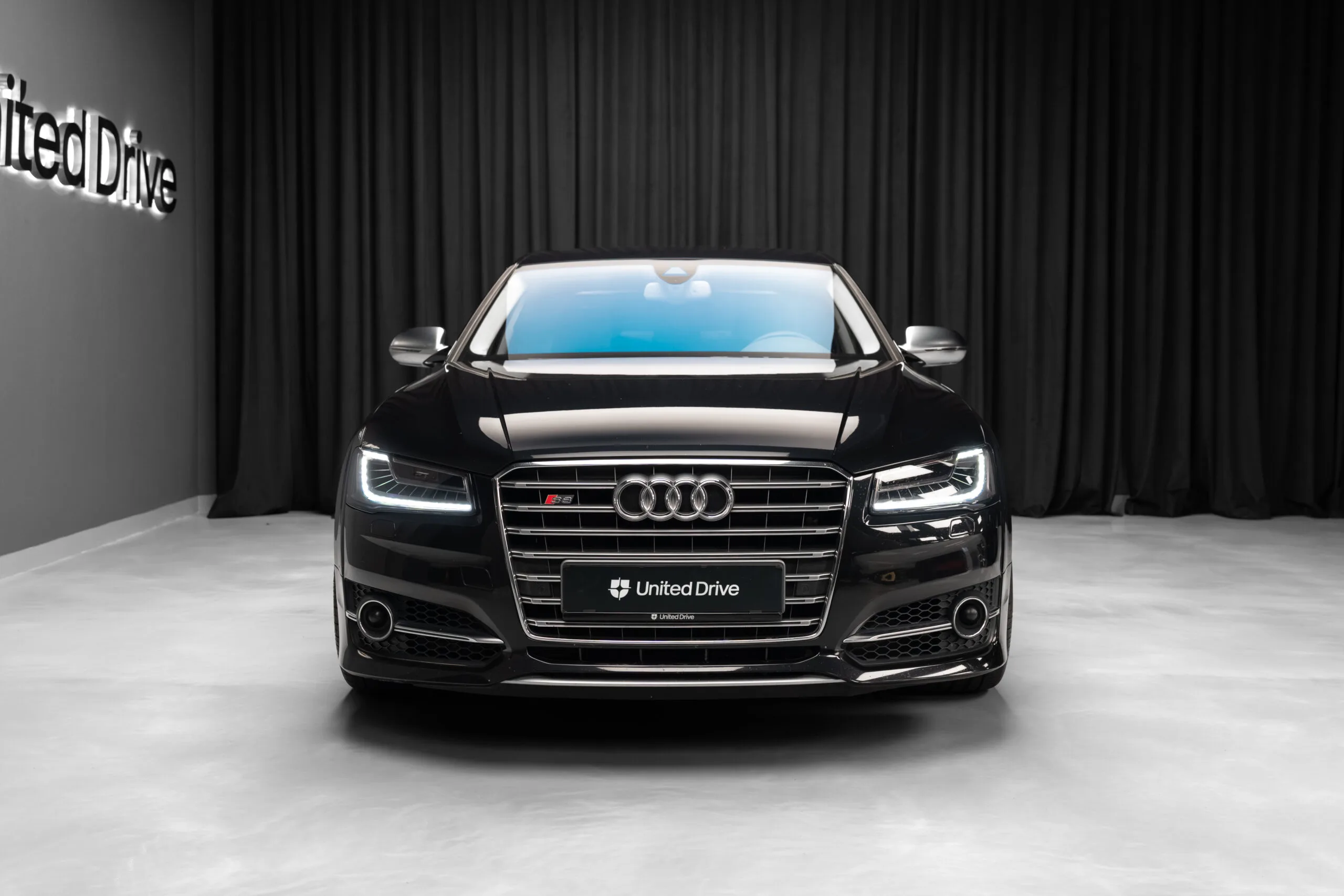 2017 Audi S8 plus, 2/30