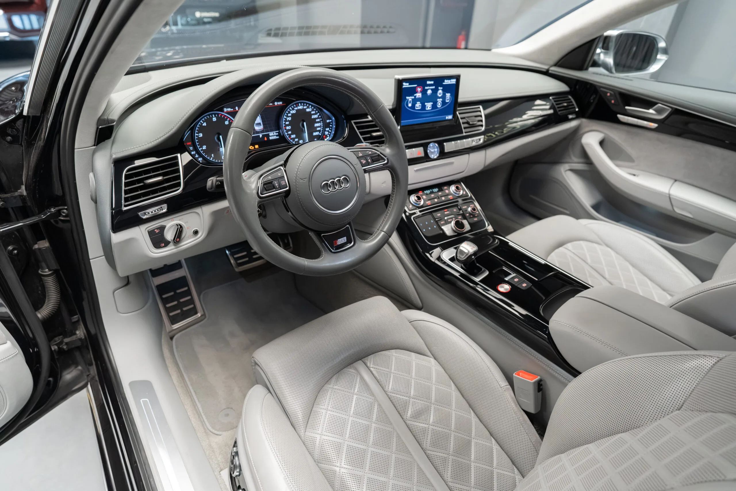 2017 Audi S8 plus, 15/30