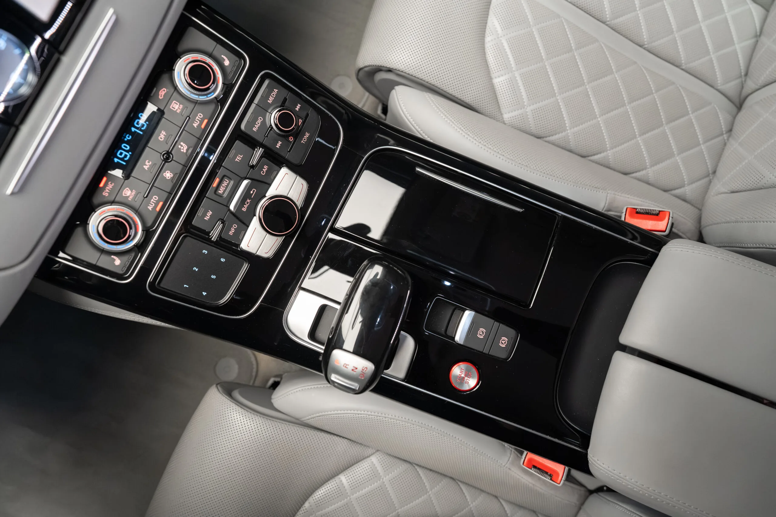 2017 Audi S8 plus, 17/30