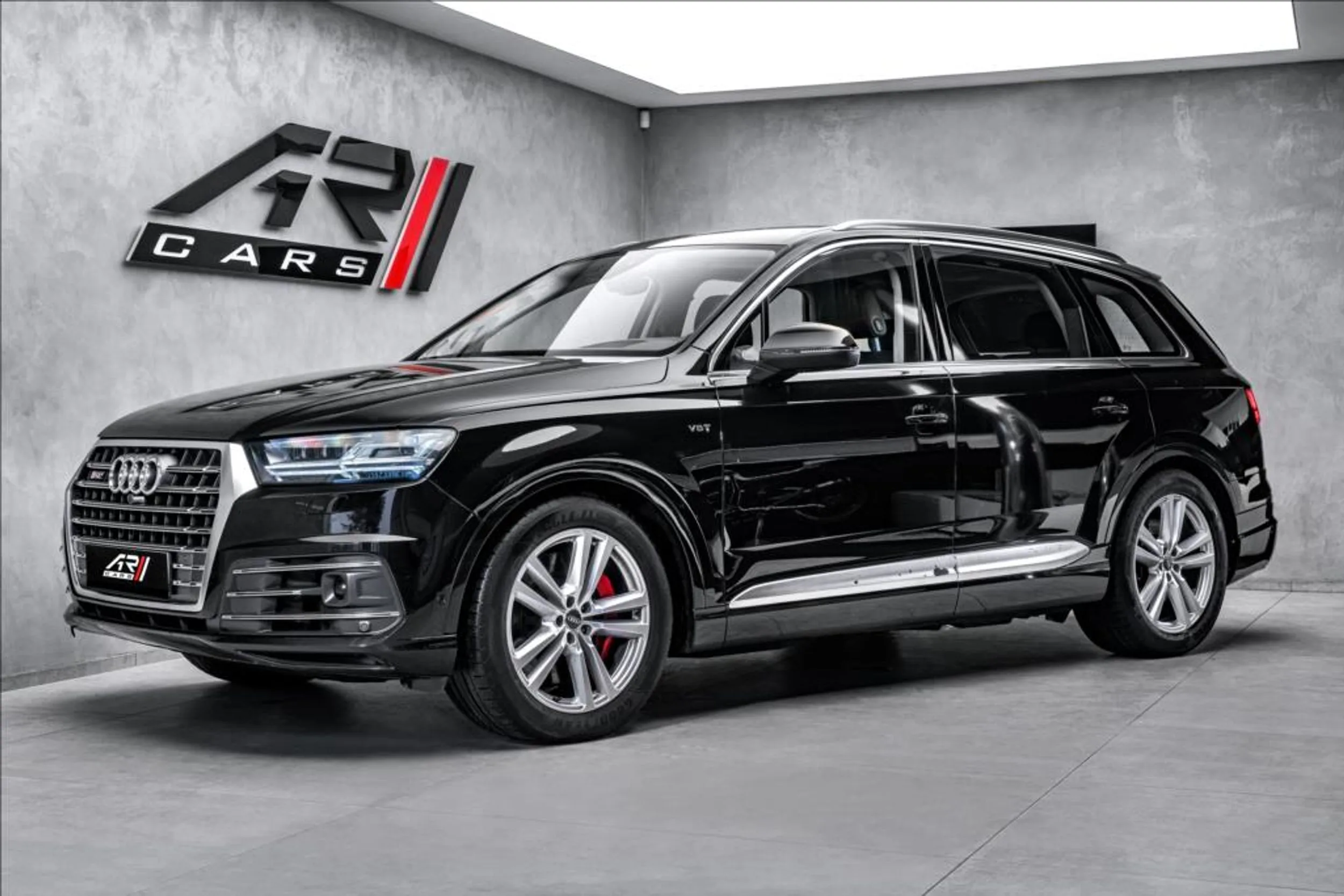 2017 Audi SQ7 offered by a specialist dealer in Ostrava, Czechia, main photo