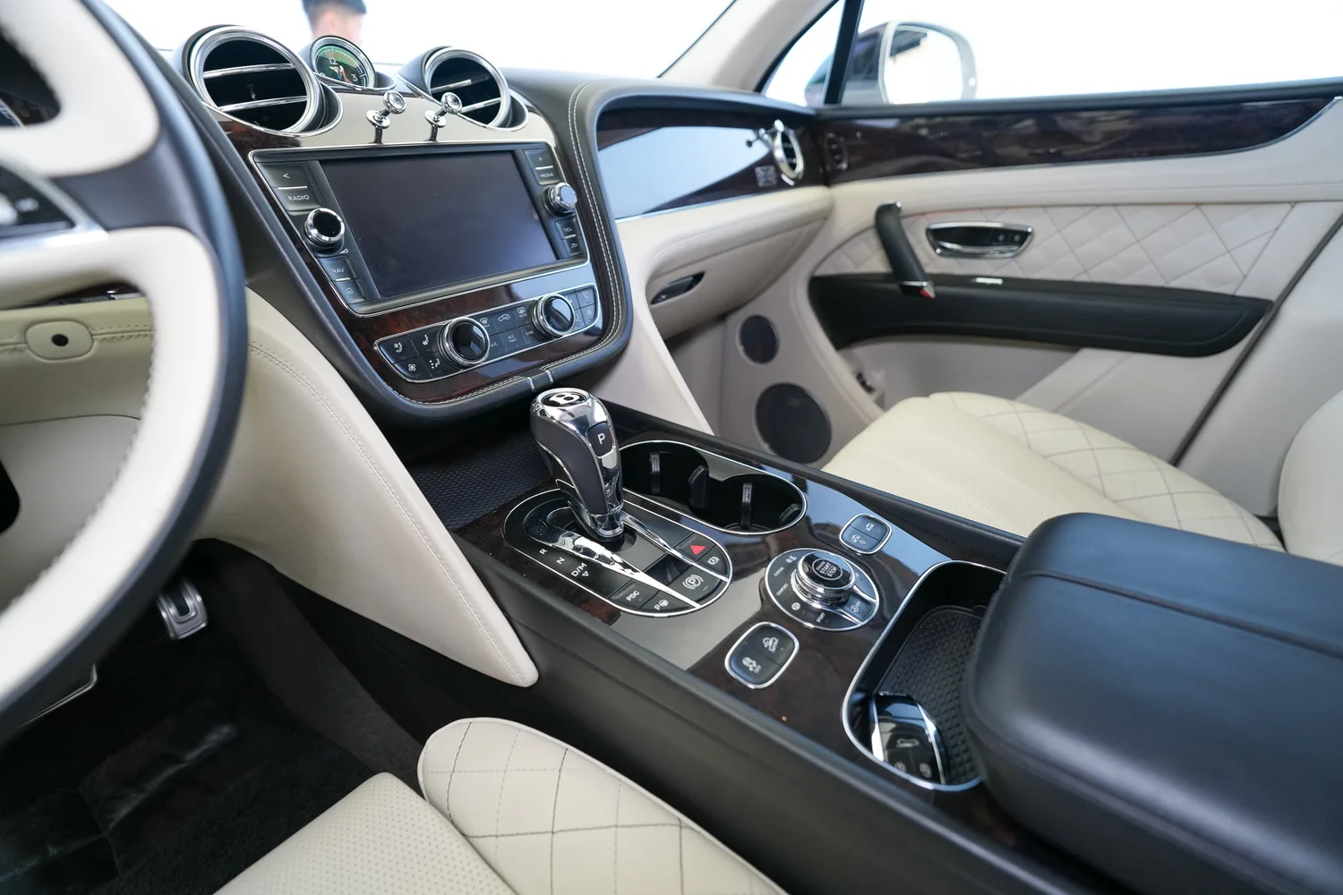 2017 Bentley Bentayga First Edition, 13/19