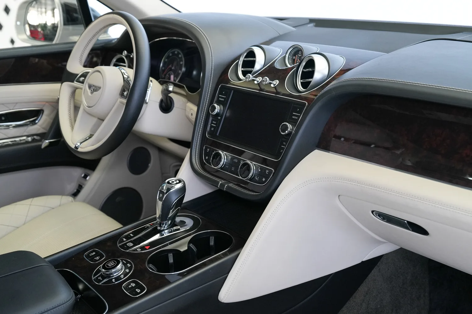 2017 Bentley Bentayga First Edition, 19/19