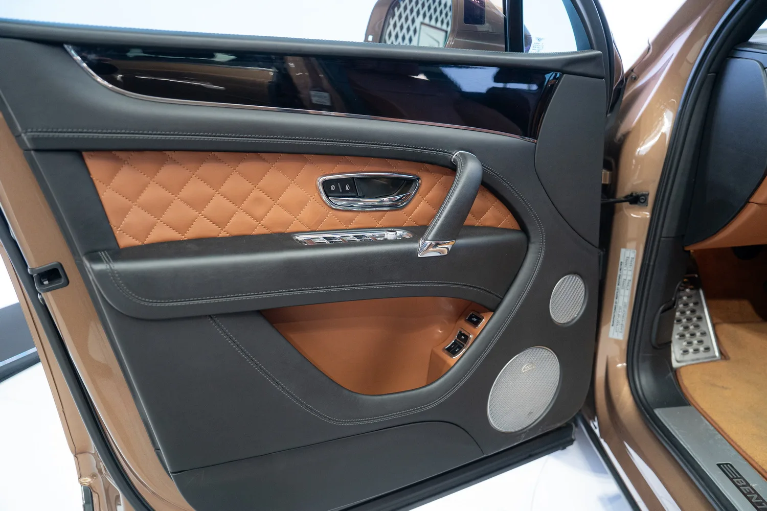 2017 Bentley Bentayga, 6/13