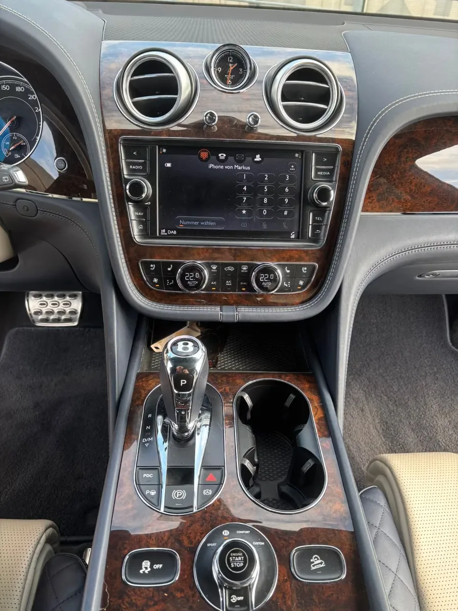 2017 Bentley Bentayga Diesel, 18/30