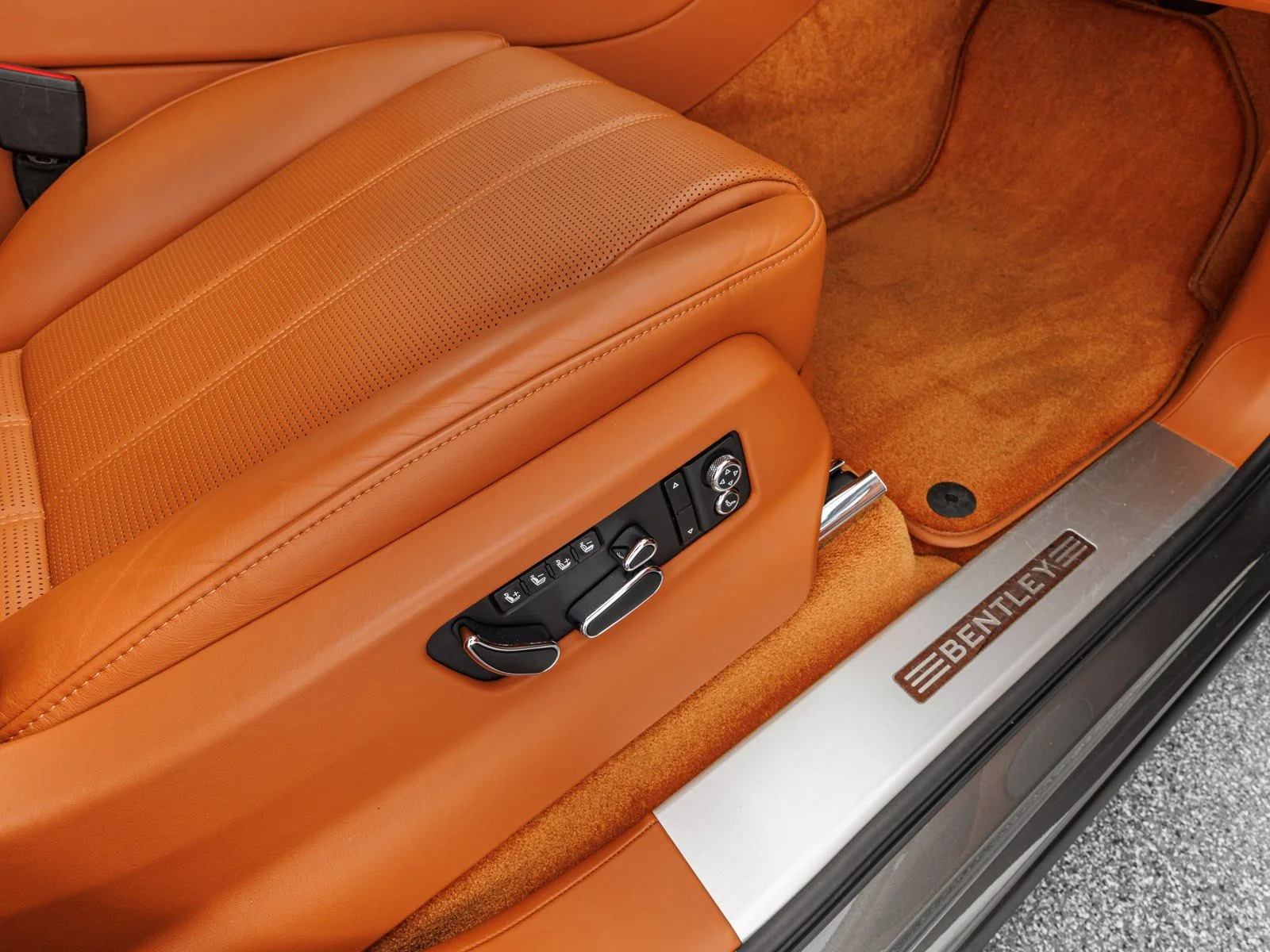 2017 Bentley Bentayga, 21/30