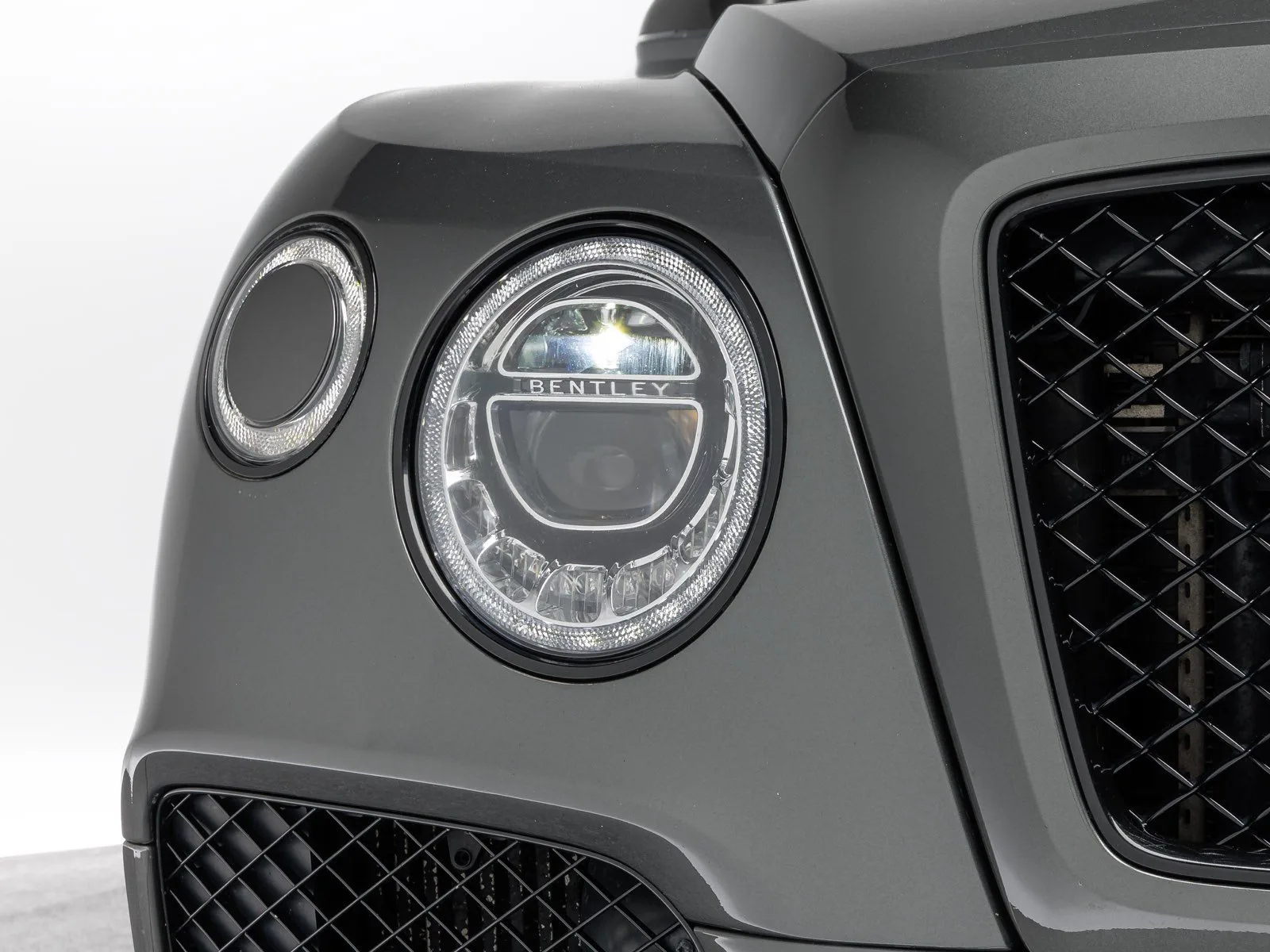 2017 Bentley Bentayga, 27/30