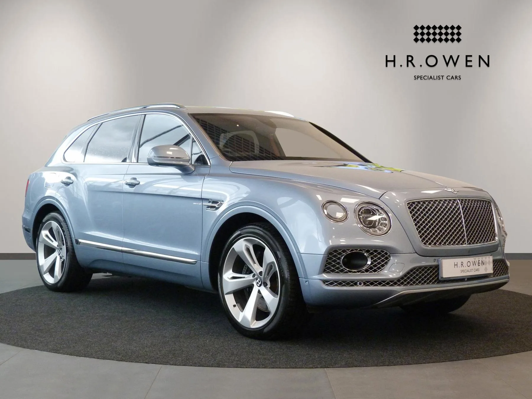 2017 Bentley Bentayga W12 angeboten von einer Vertragshändlergruppe in Cheltenham, Vereinigtes Königreich, Hauptfoto