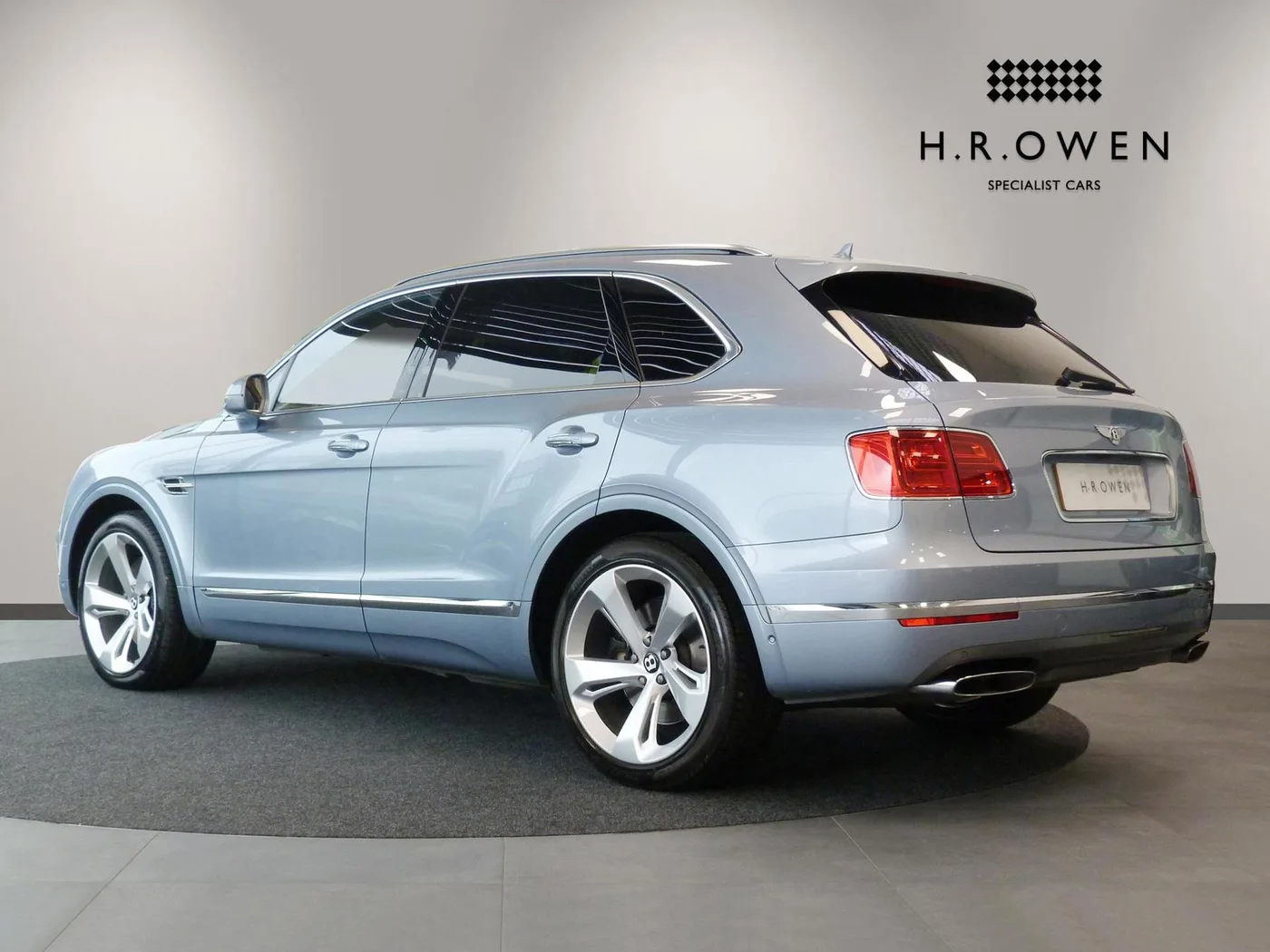 2017 Bentley Bentayga W12 angeboten von einer Vertragshändlergruppe in Cheltenham, Vereinigtes Königreich, Foto 2 von 25