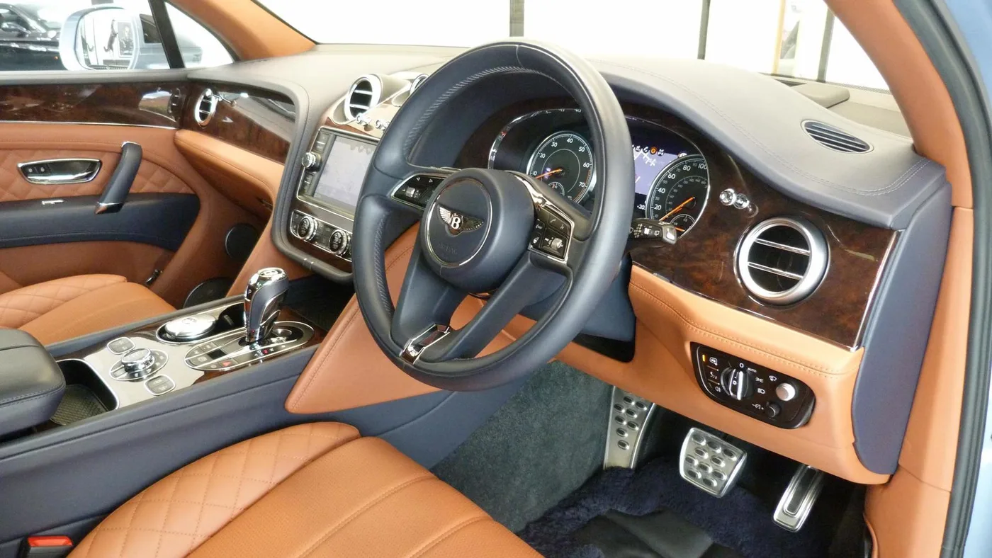 2017 Bentley Bentayga W12 angeboten von einer Vertragshändlergruppe in Cheltenham, Vereinigtes Königreich, Foto 18 von 25