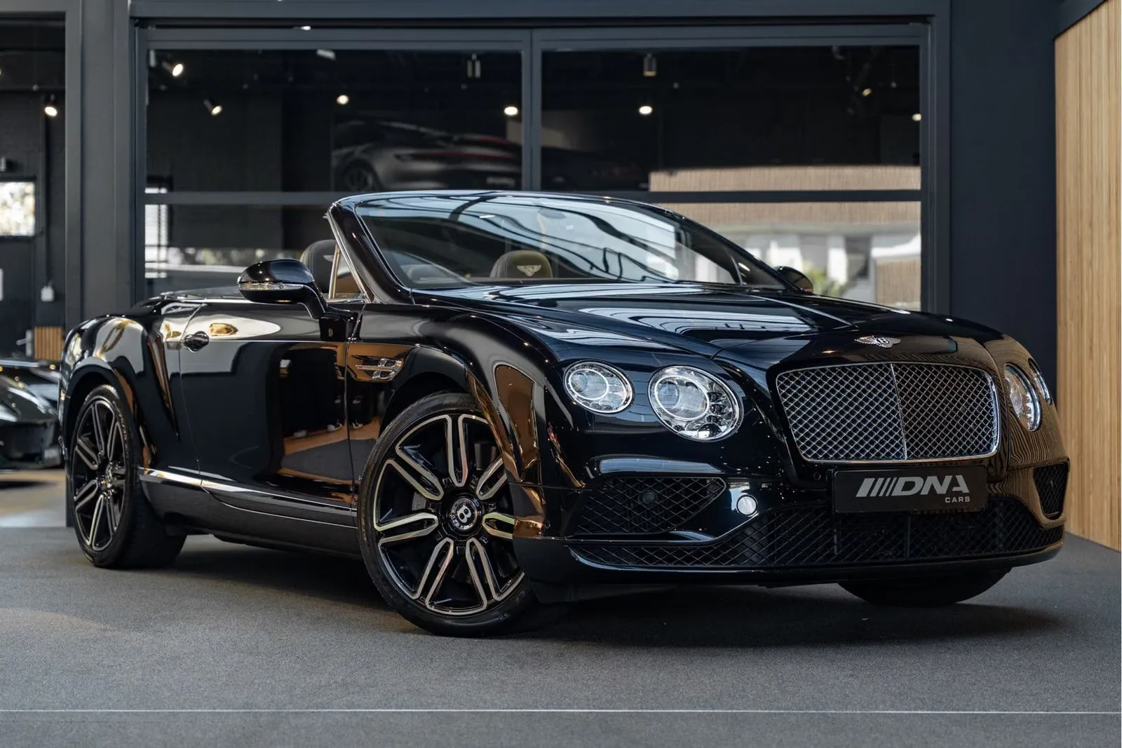 2017 Bentley Continental GTC W12 angeboten von einem Fachhändler in Naarden, Niederlande, Hauptfoto