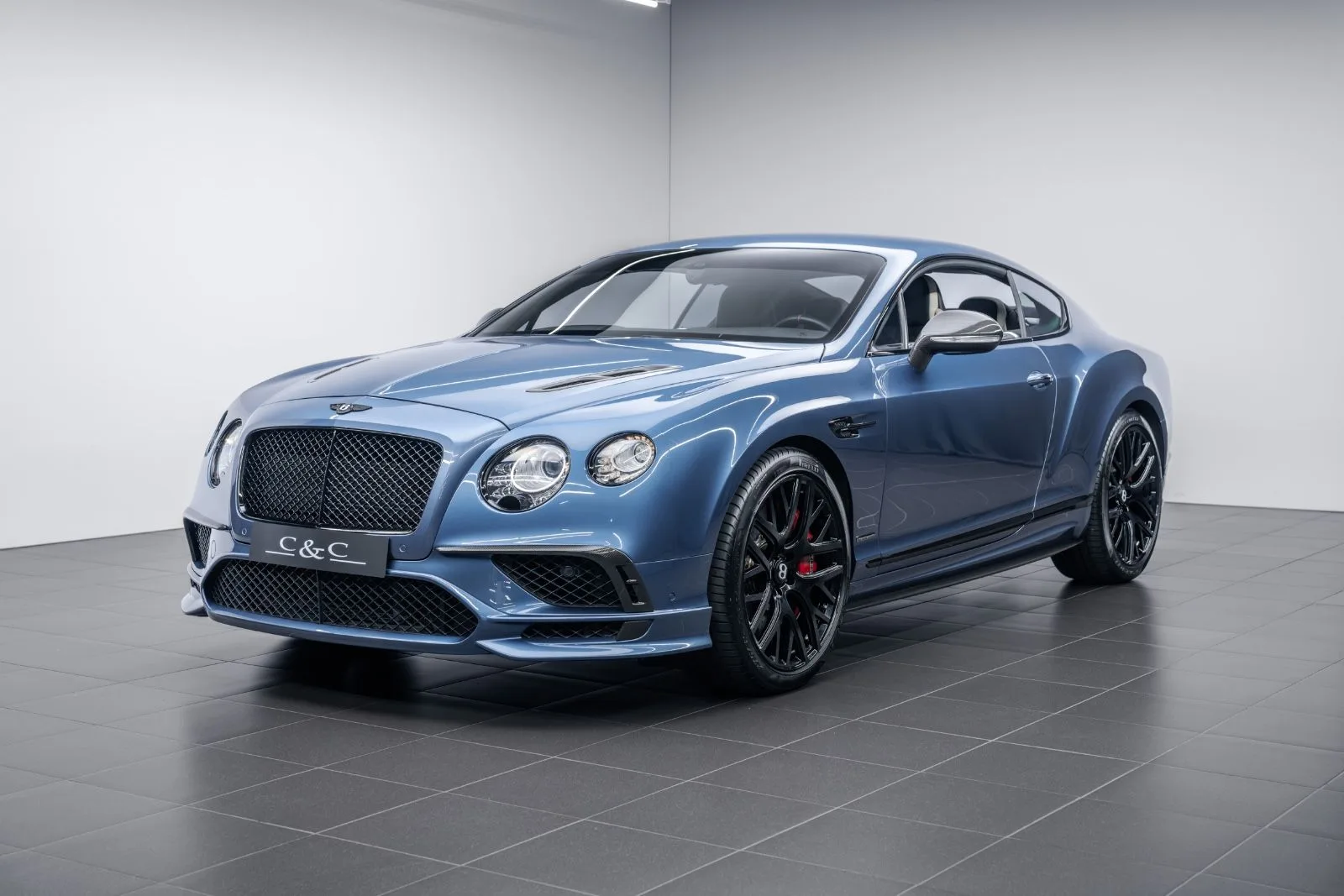 2017 Bentley Continental Supersports proposée par un spécialiste de la supercar à Putzbrunn, Allemagne, photo principale