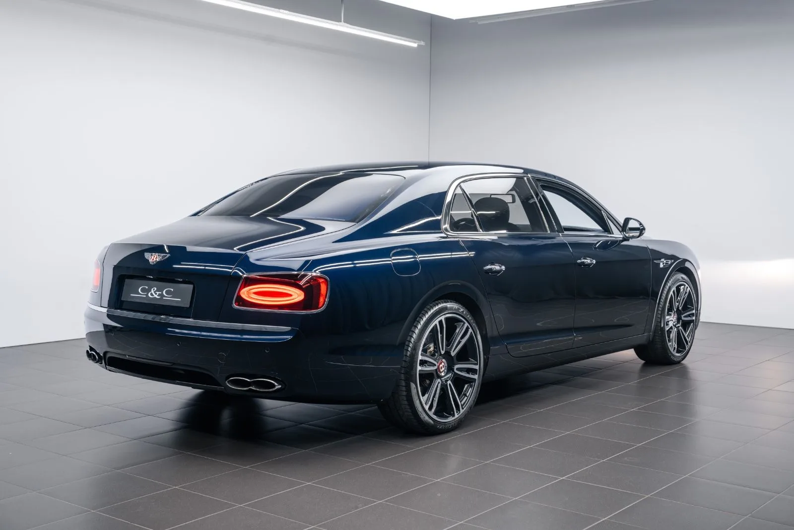 2017 Bentley Flying Spur V8 S, 2/24