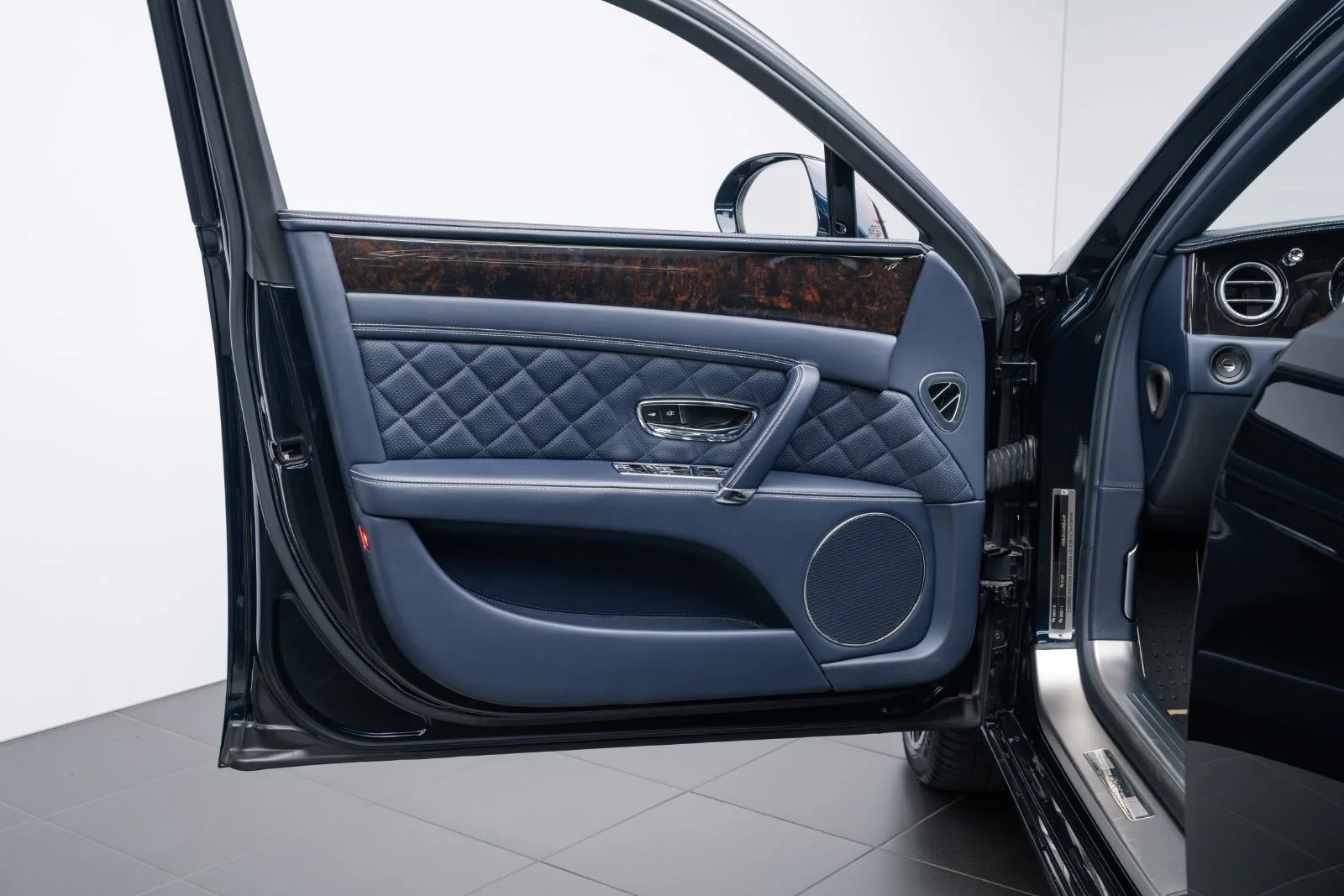 2017 Bentley Flying Spur V8 S, 7/24